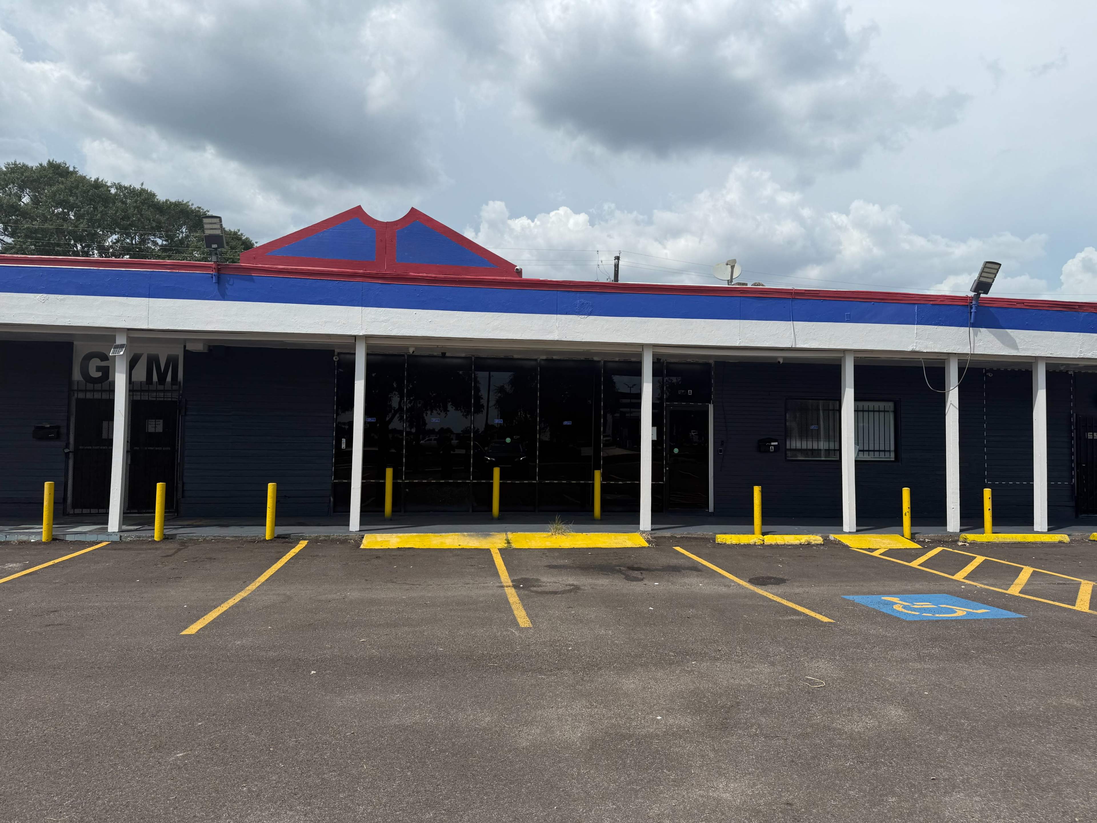 Urban Houston Salon Suites with Flexible Multi-Stylist Rooms Image in Central Southwest, Houston, TX