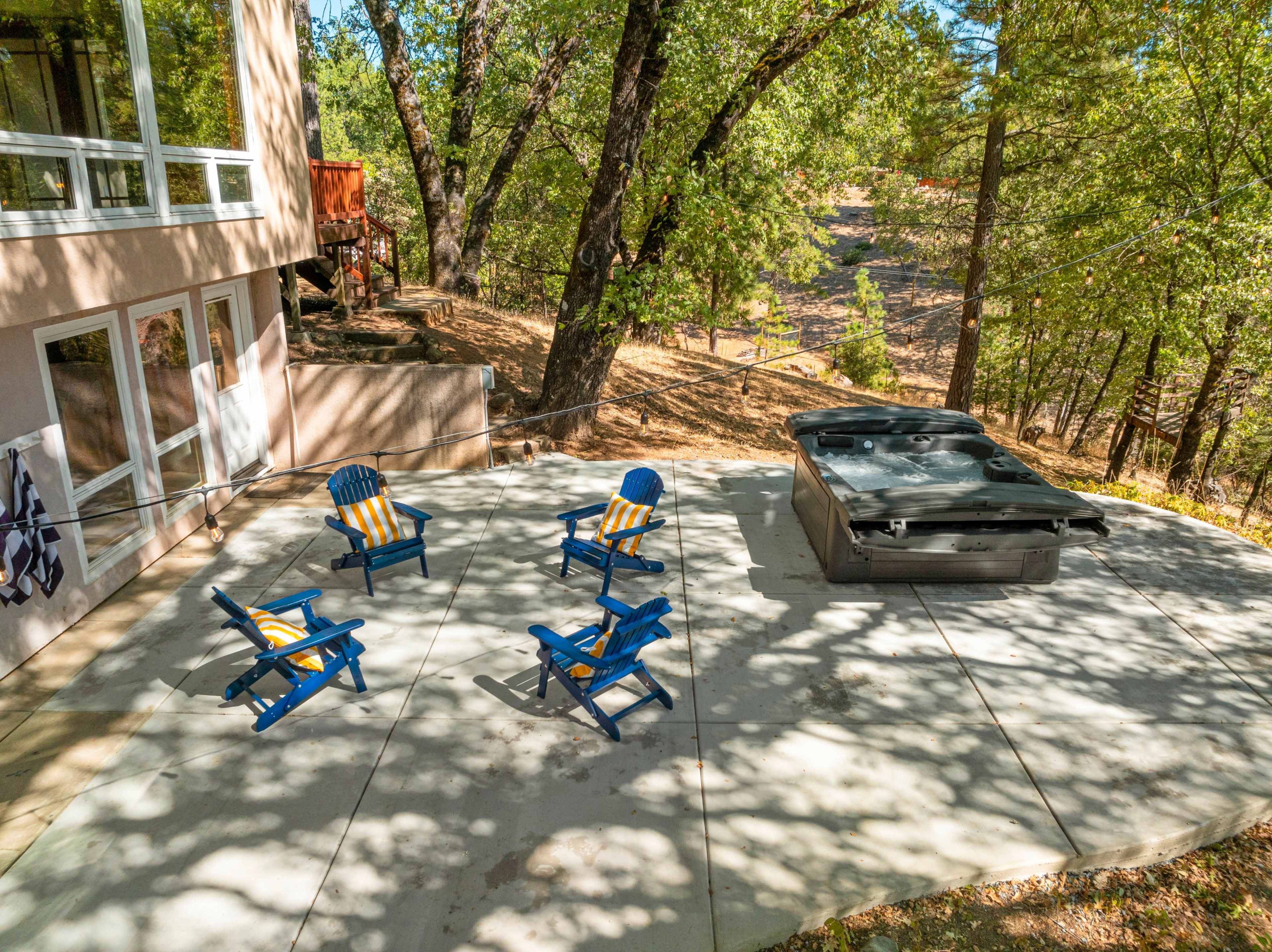 Spacious Mountain-View Hideaway w/ Chef’s Kitchen + Lounge Areas Image in Meadow Vista, Meadow Vista, AS