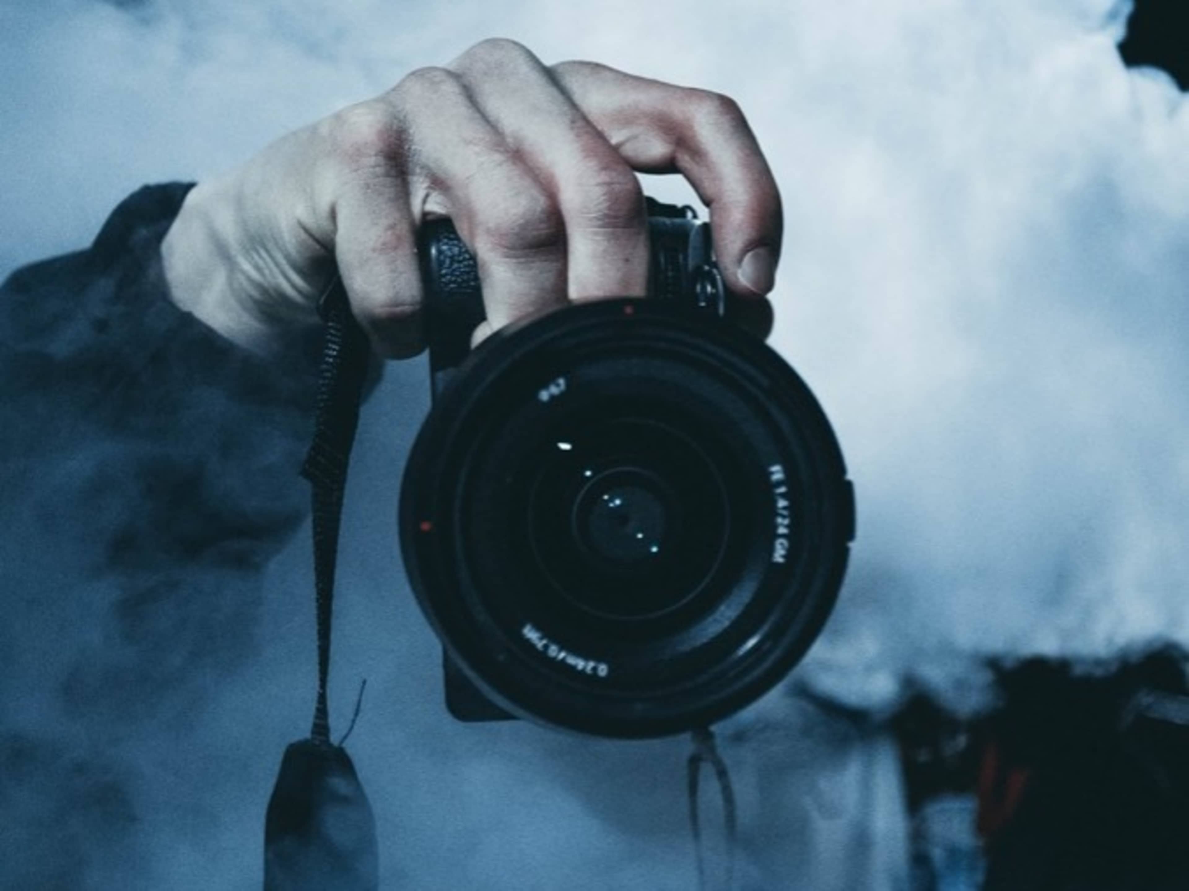 BEHIND THE SCENES PHOTOGRAPHER 