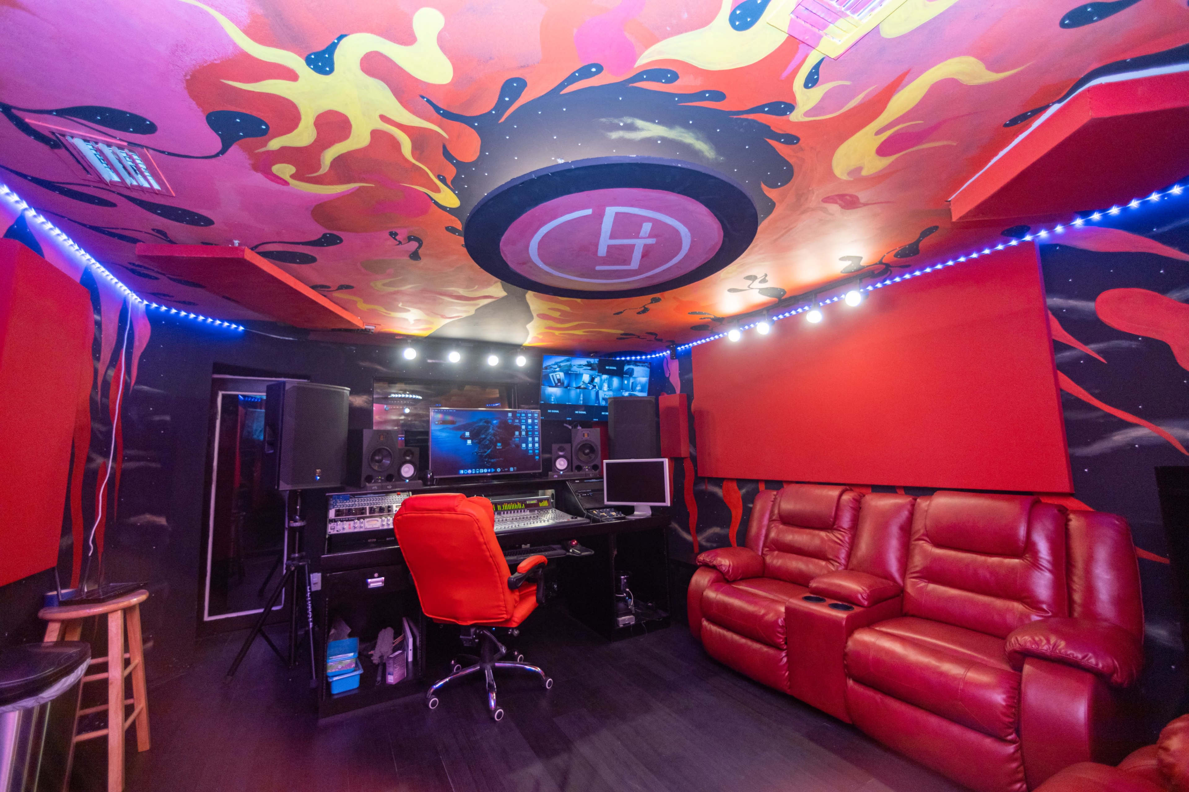 Miami Black Panther Recording Studio Rental Image in , Miami Gardens, FL