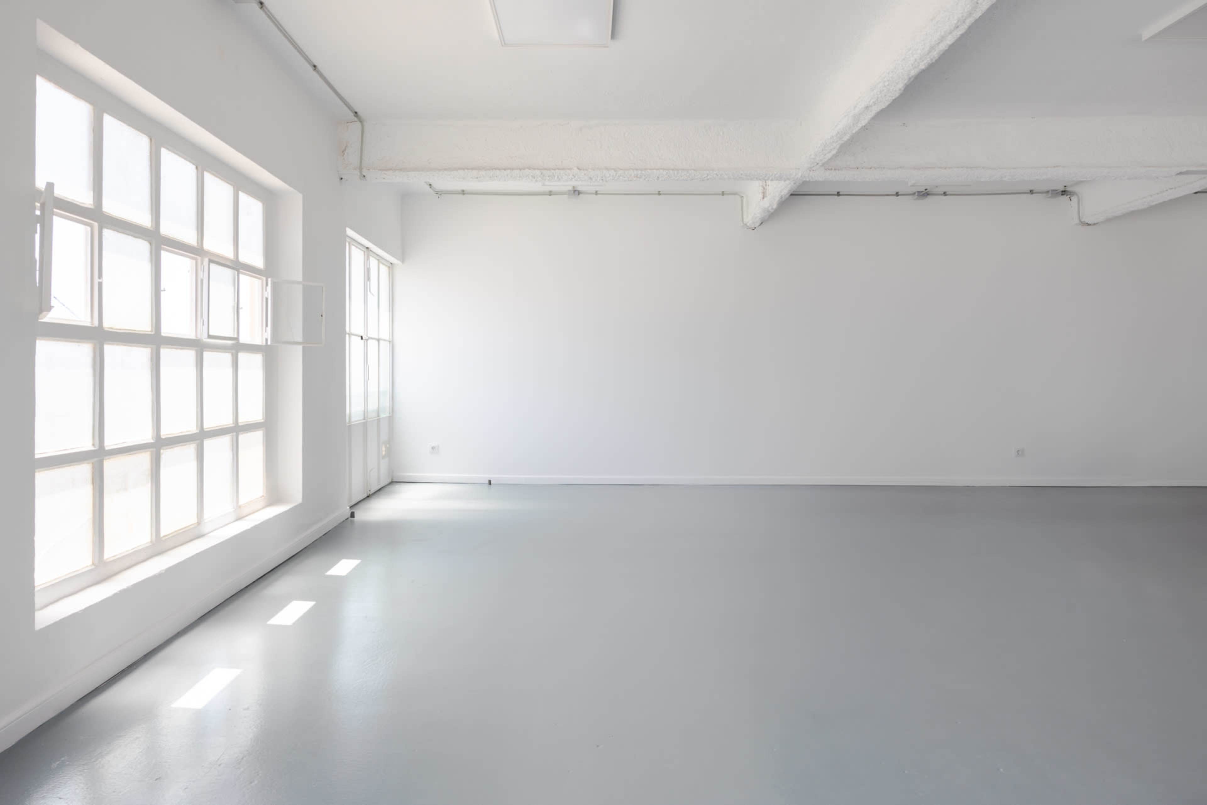 Espacio diáfano con mucha luz natural en Cornellà Imagen en Almeda, Cornellà de Llobregat, B