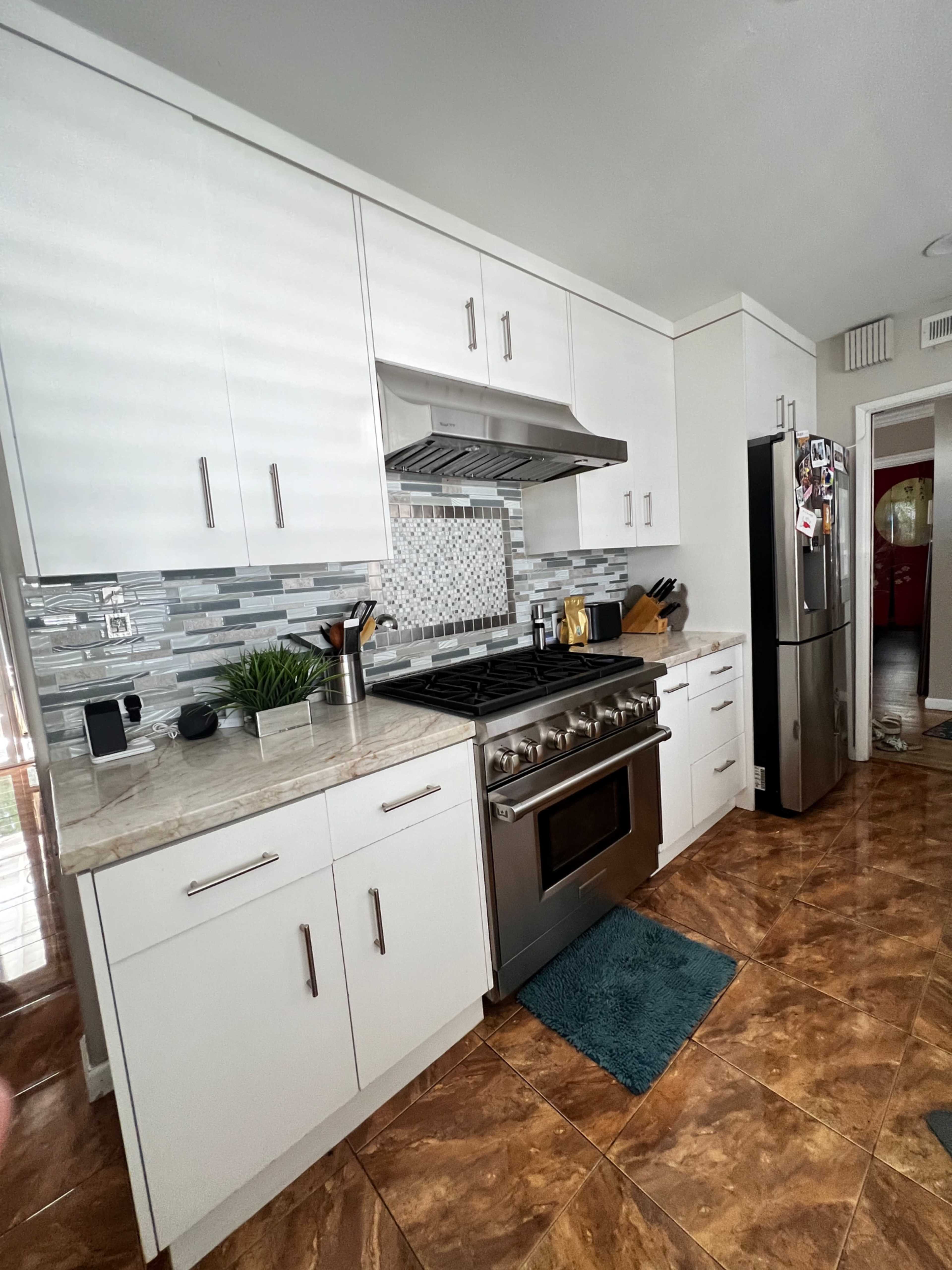 Private Room w/ bathroom Image in Van Nuys, Van Nuys, CA