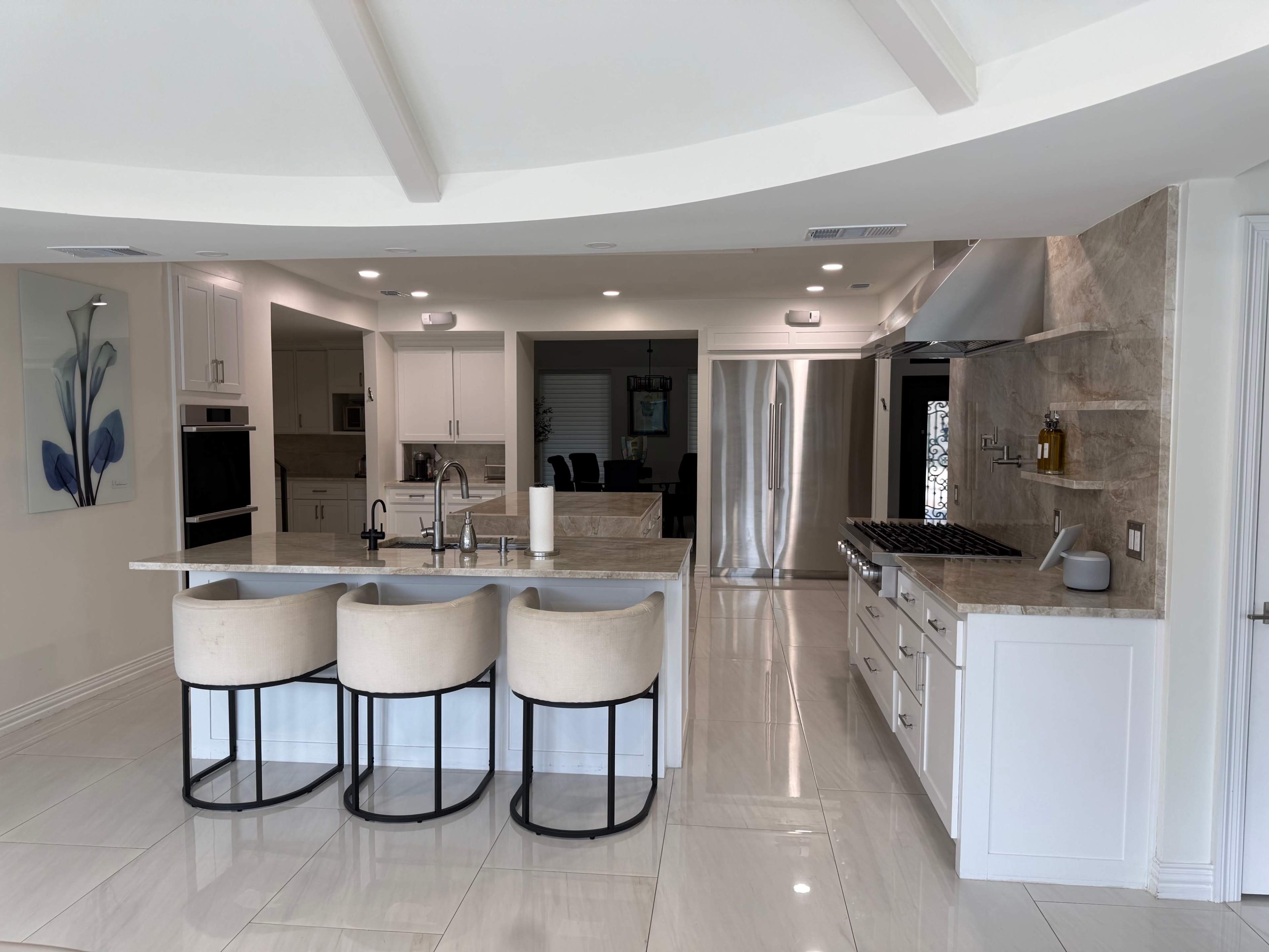 Luxury Designer Kitchen with Taj Mahal Quartzite & All Dacor Appliances Image in Willow Bend Lakes, plano, TX