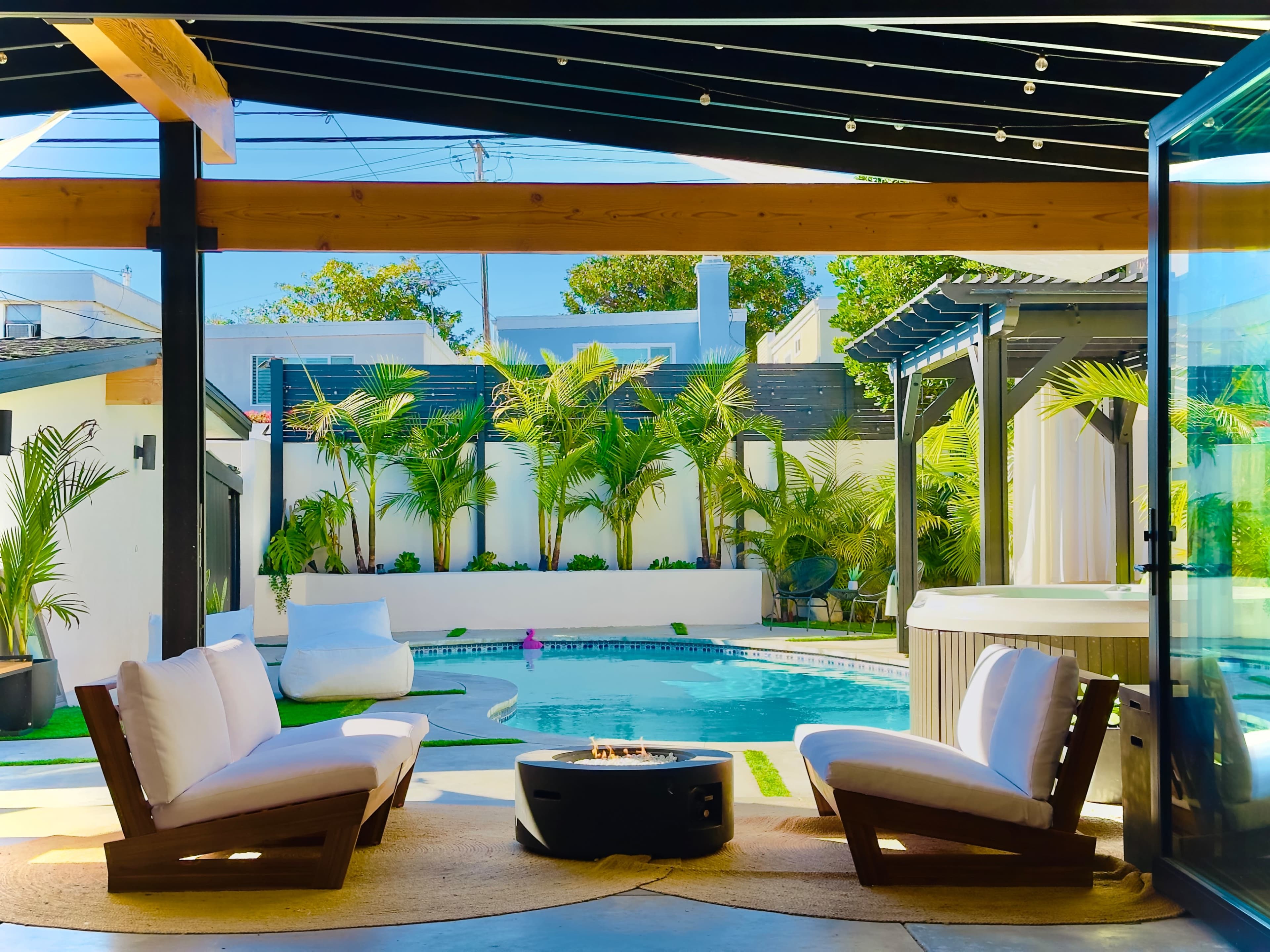 Tropical Mid-Century Modern Beach Villa House Image in Alamitos Heights, long beach, CA