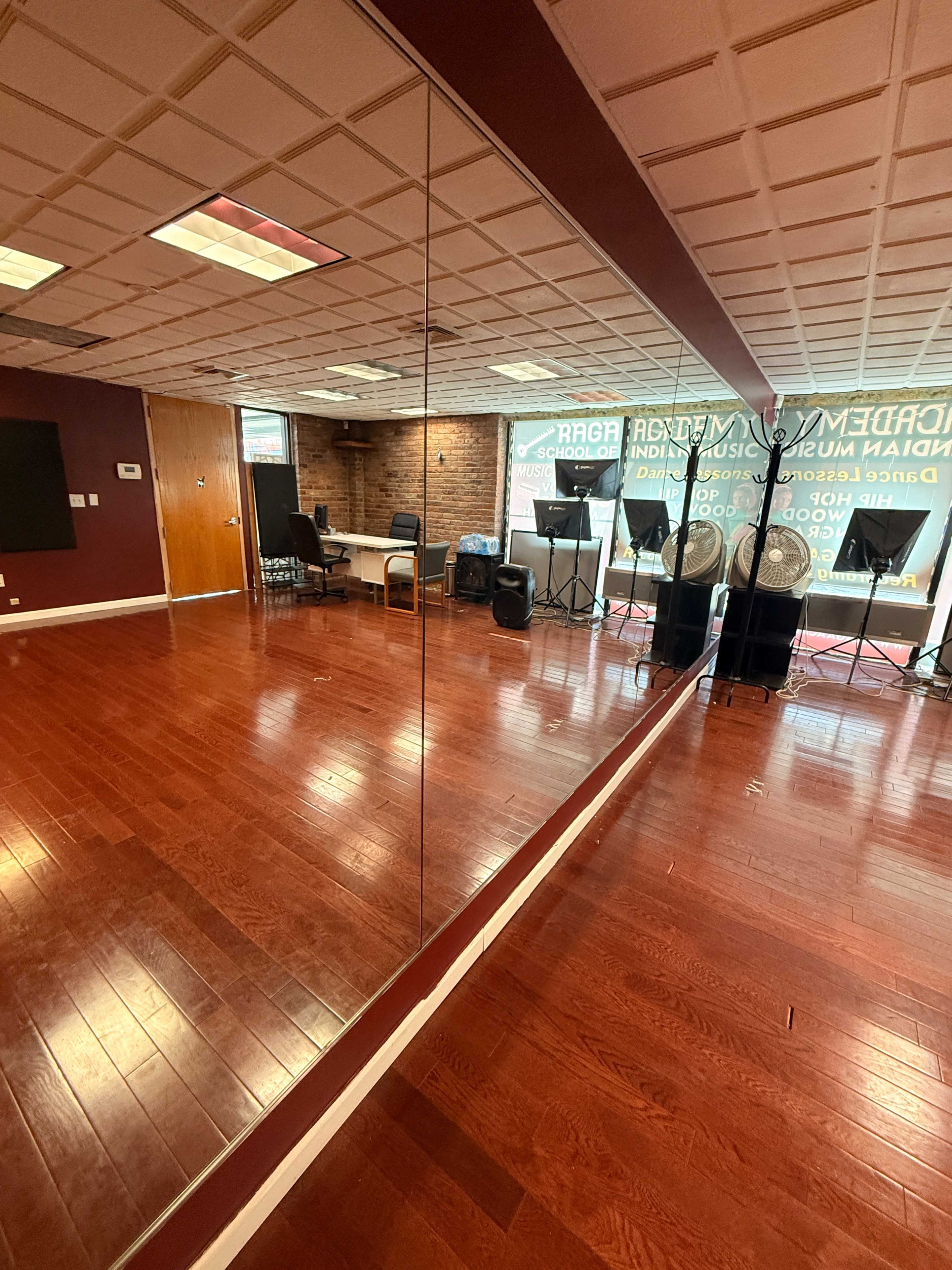 Bright Dance & Photo Studio with Mirrors, Natural Light & Backdrops Image in Oyster Bay, Hicksville, NY