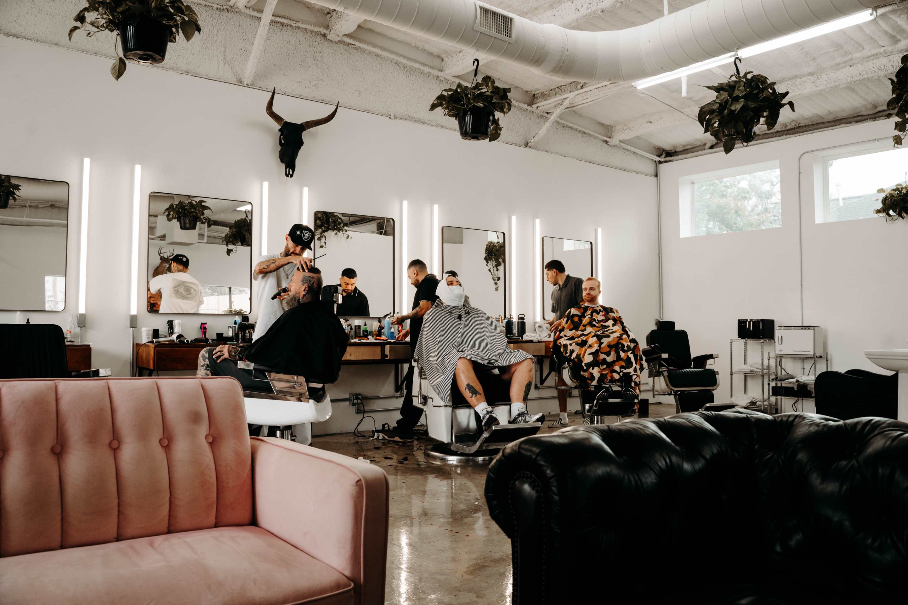 Modern barber shop with a downtown view and great lighting Image in Greater Eastwood, Houston, TX