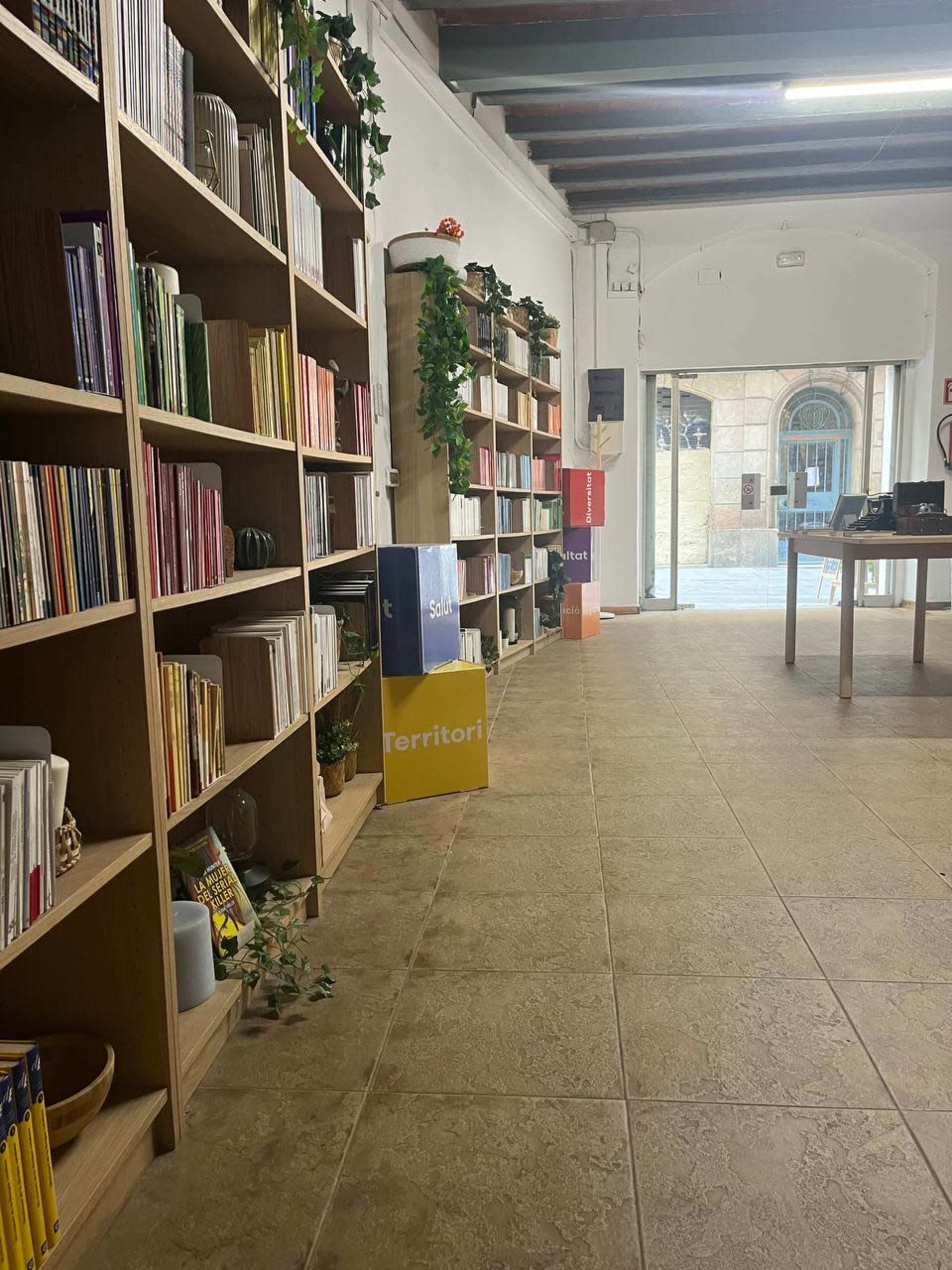 Librería independiente, un espacio cálido y acogedor de Barcelona Image in El Raval, Barcelona, B