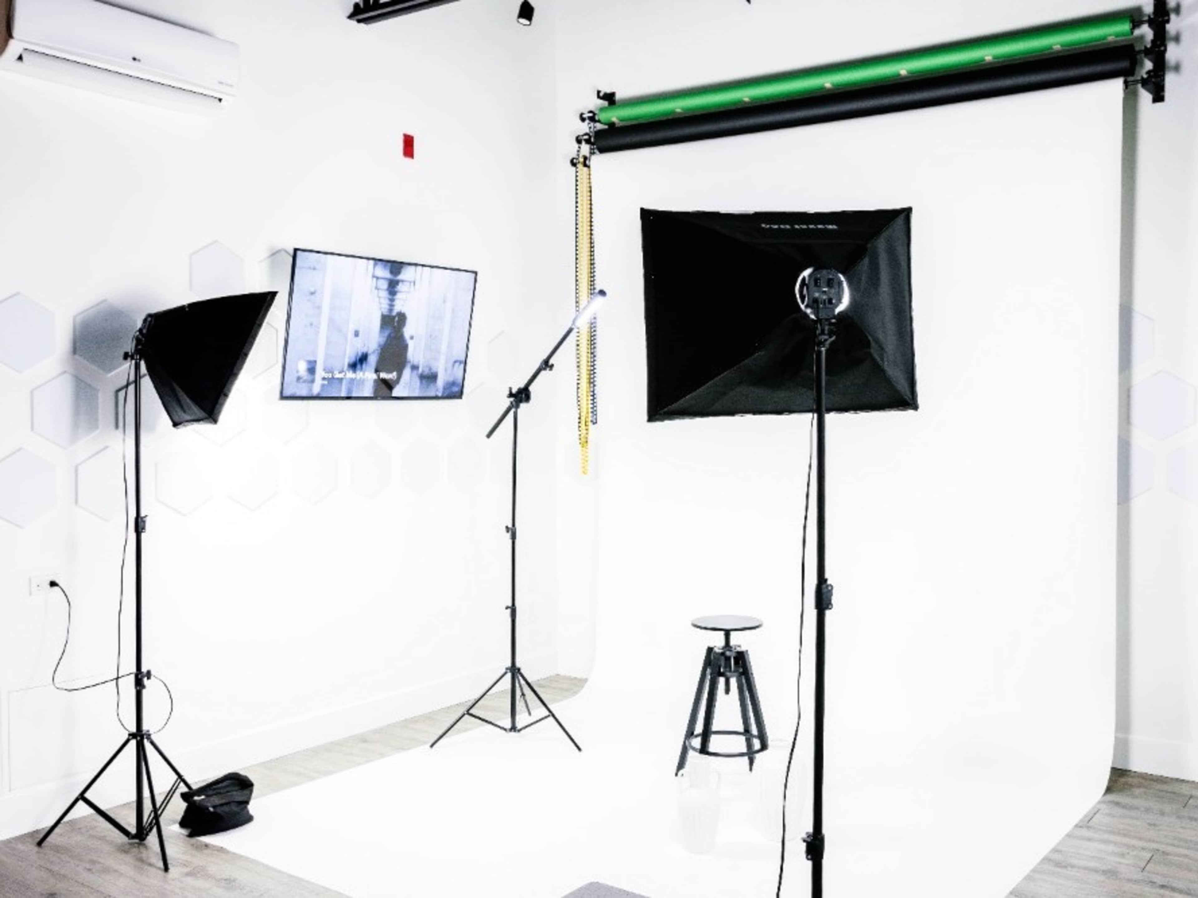 Use of paper back drop (per colour)