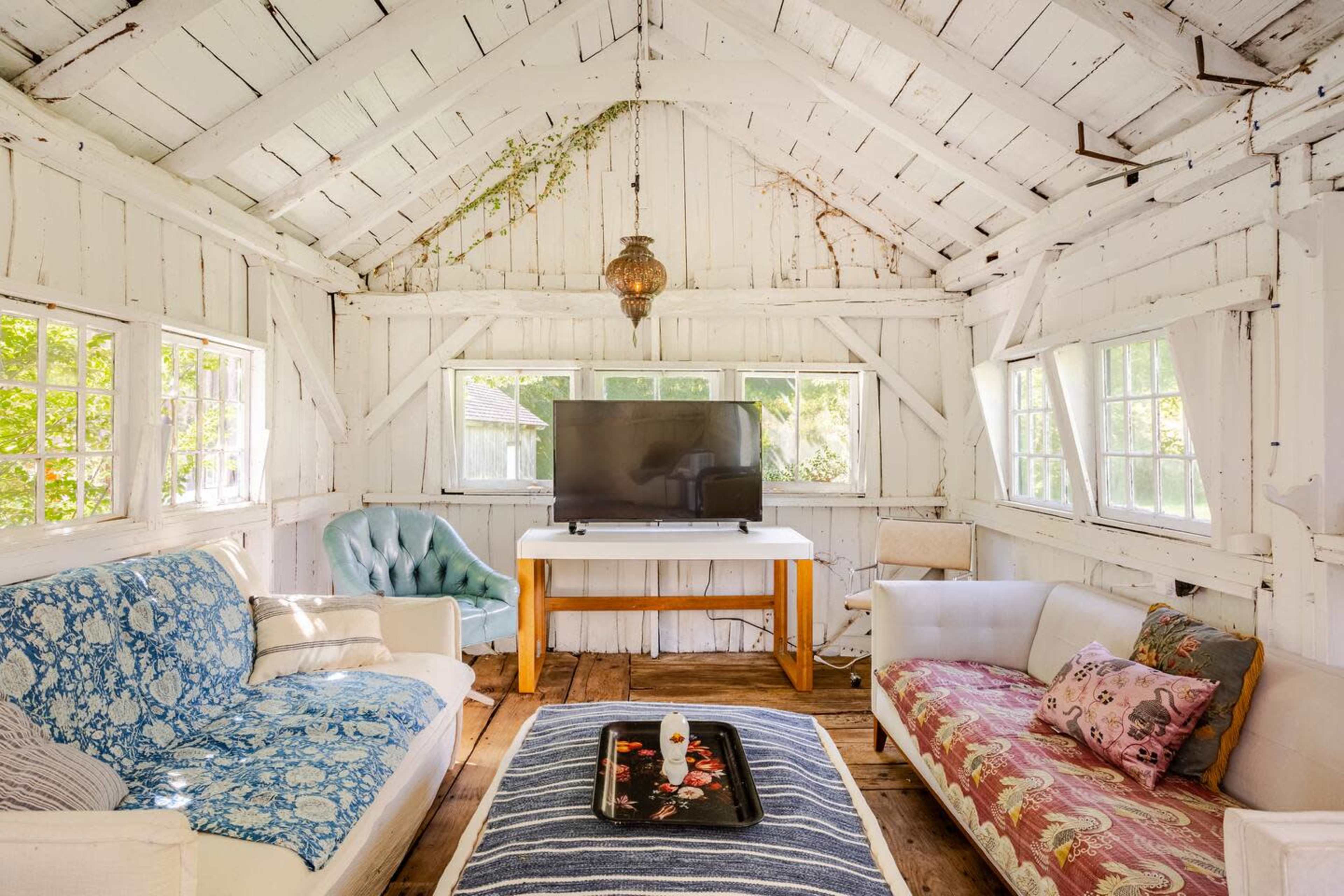 Historic Farmstead with Whimsical Charm Image in Bethlehem, Bethlehem, CT