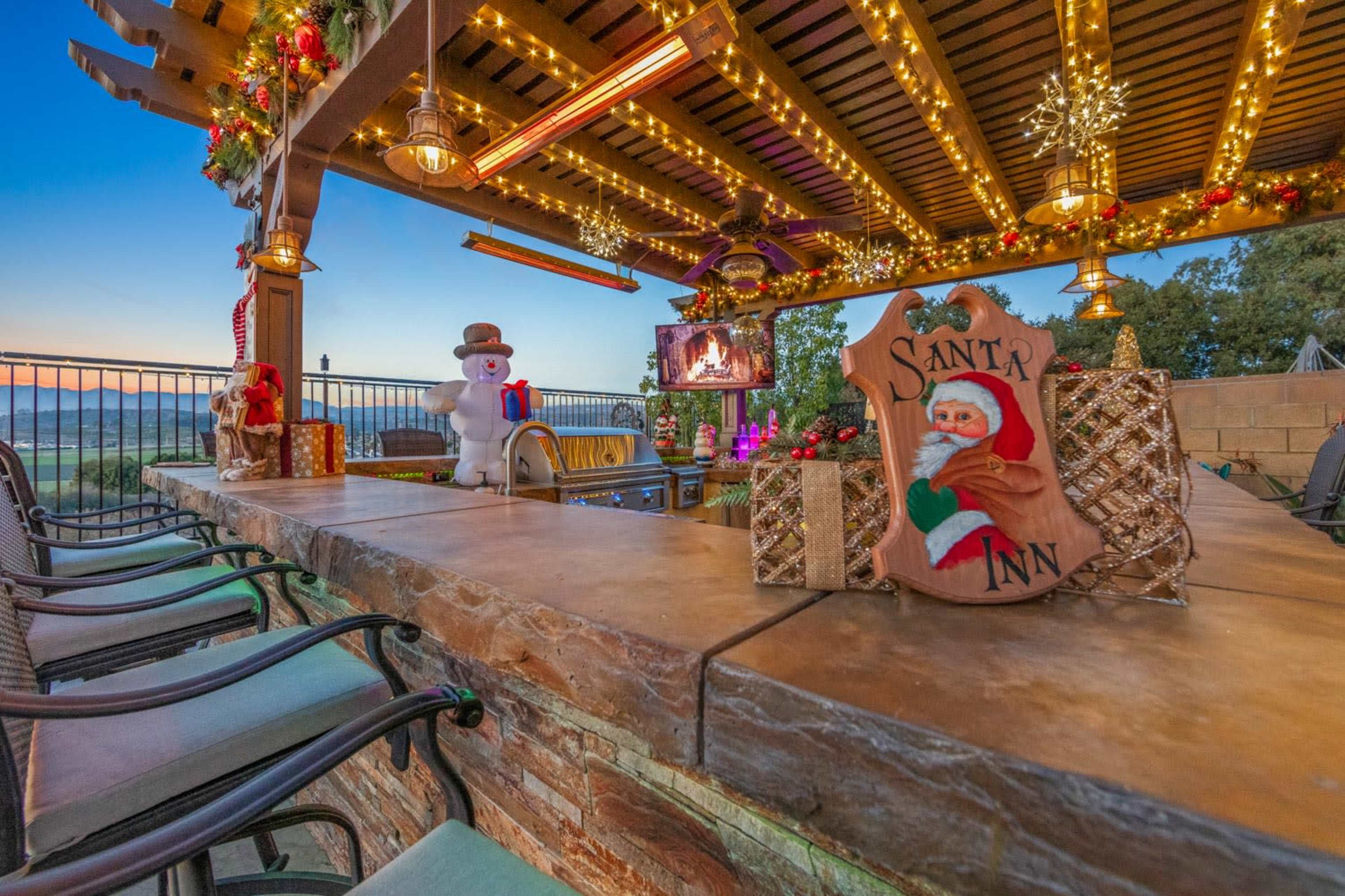 Backyard Oasis w/Views for Unforgettable Gatherings Image in Moorpark, Moorpark, CA