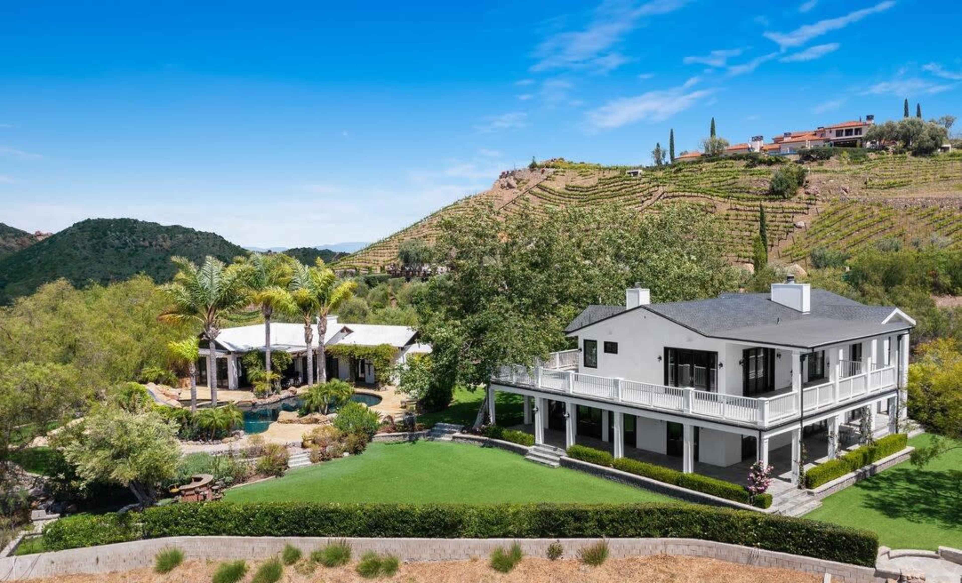 VIVID RANCH ESTATE: POOL, MOUNTAINS & ARTFUL COLOR Image in Malibu Highlands, Malibu, CA