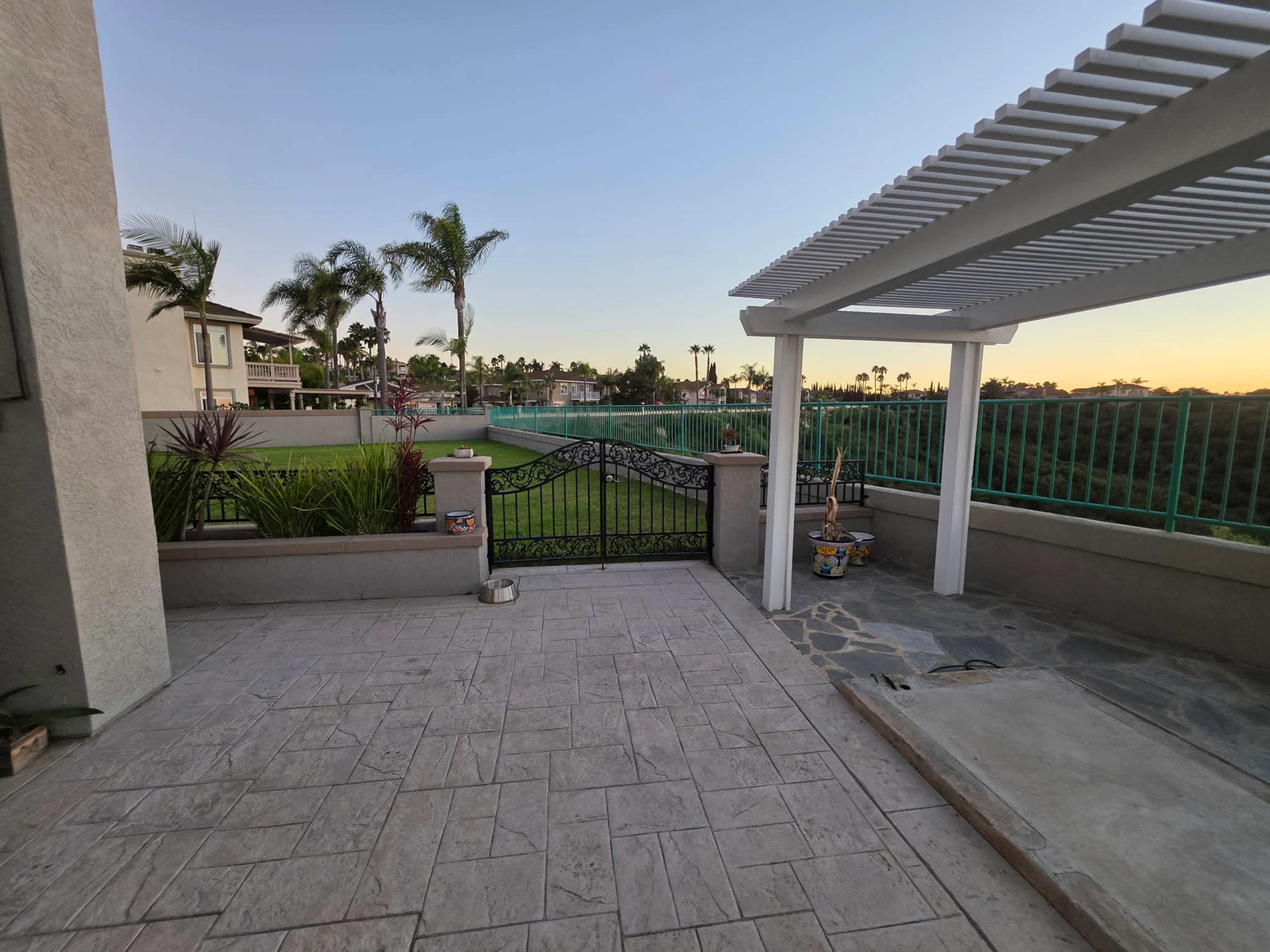 Suburban house south San Diego. Absolutely stunning yard perfect for weddings and parties. Rooms also available for meetings. Image in Rancho del Rey, Chula Vista, CA