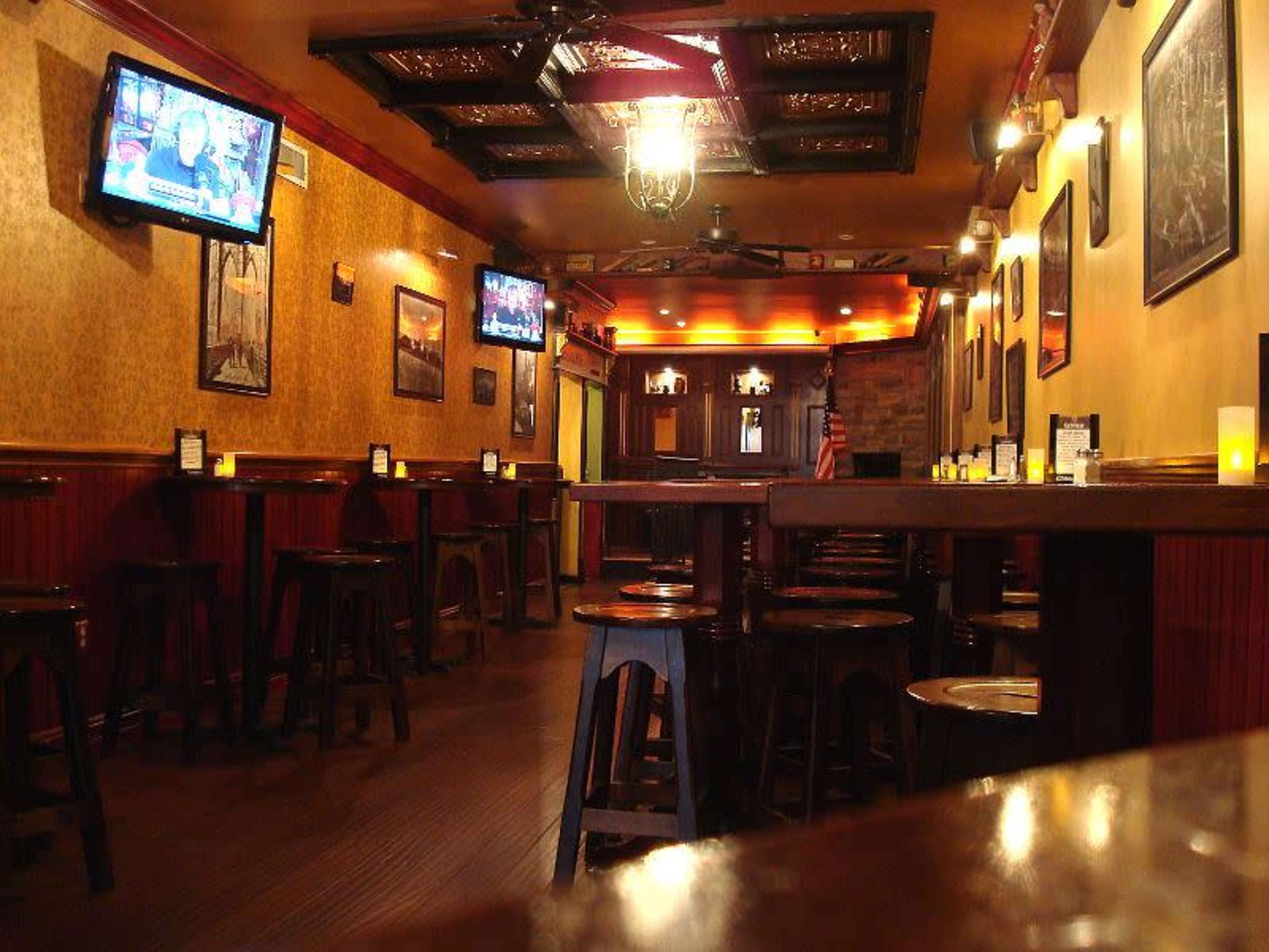 Main Bar + Balcony Image in Midtown, New York, NY