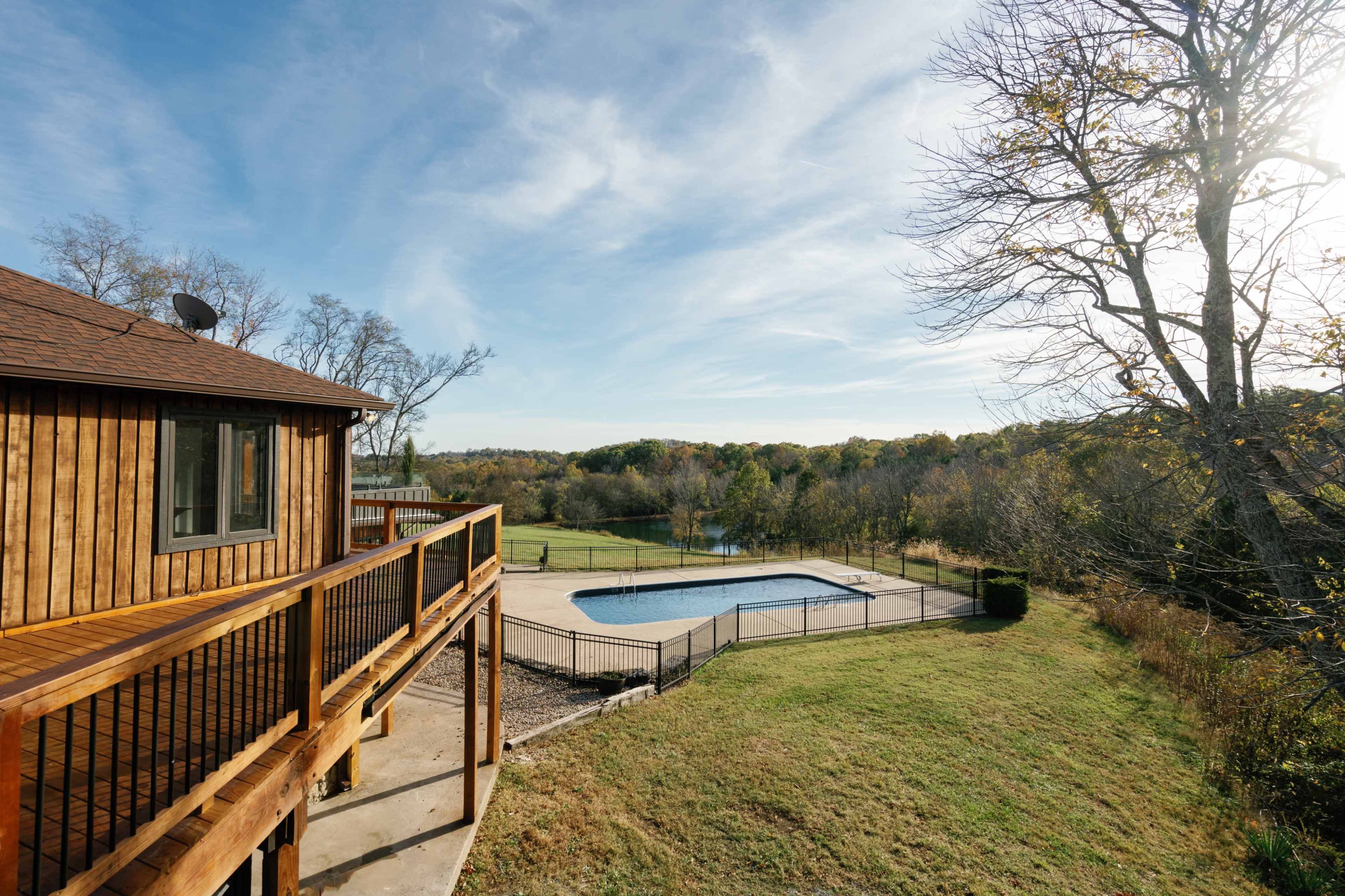Luxe 50 Acre Farm with Private Lake, Rooftop Deck, Pool and Sauna Image in Gallatin, Gallatin, TN
