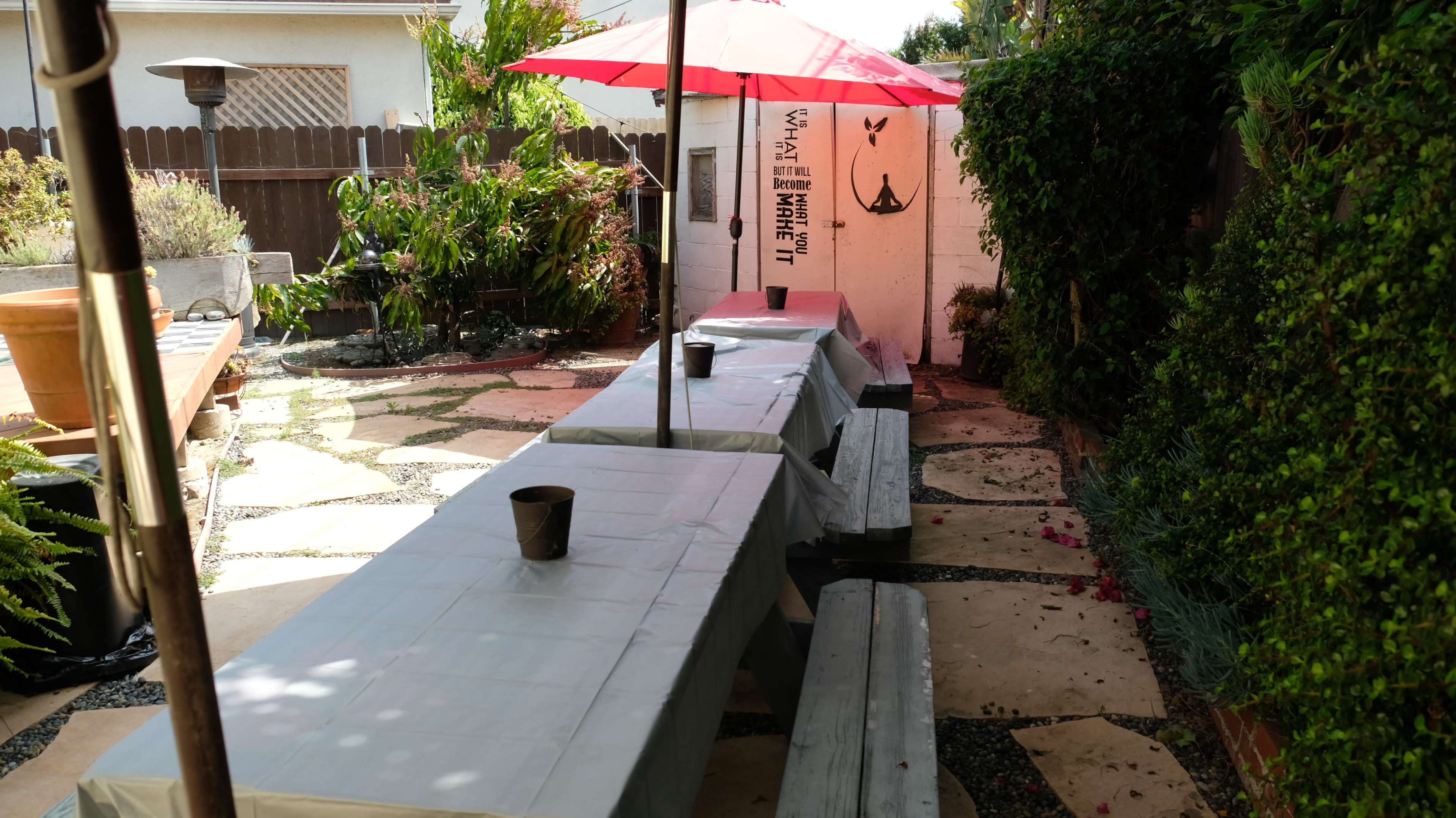Urban oasis with a large pool Image in Blanco - Culver Crest, Culver City, CA