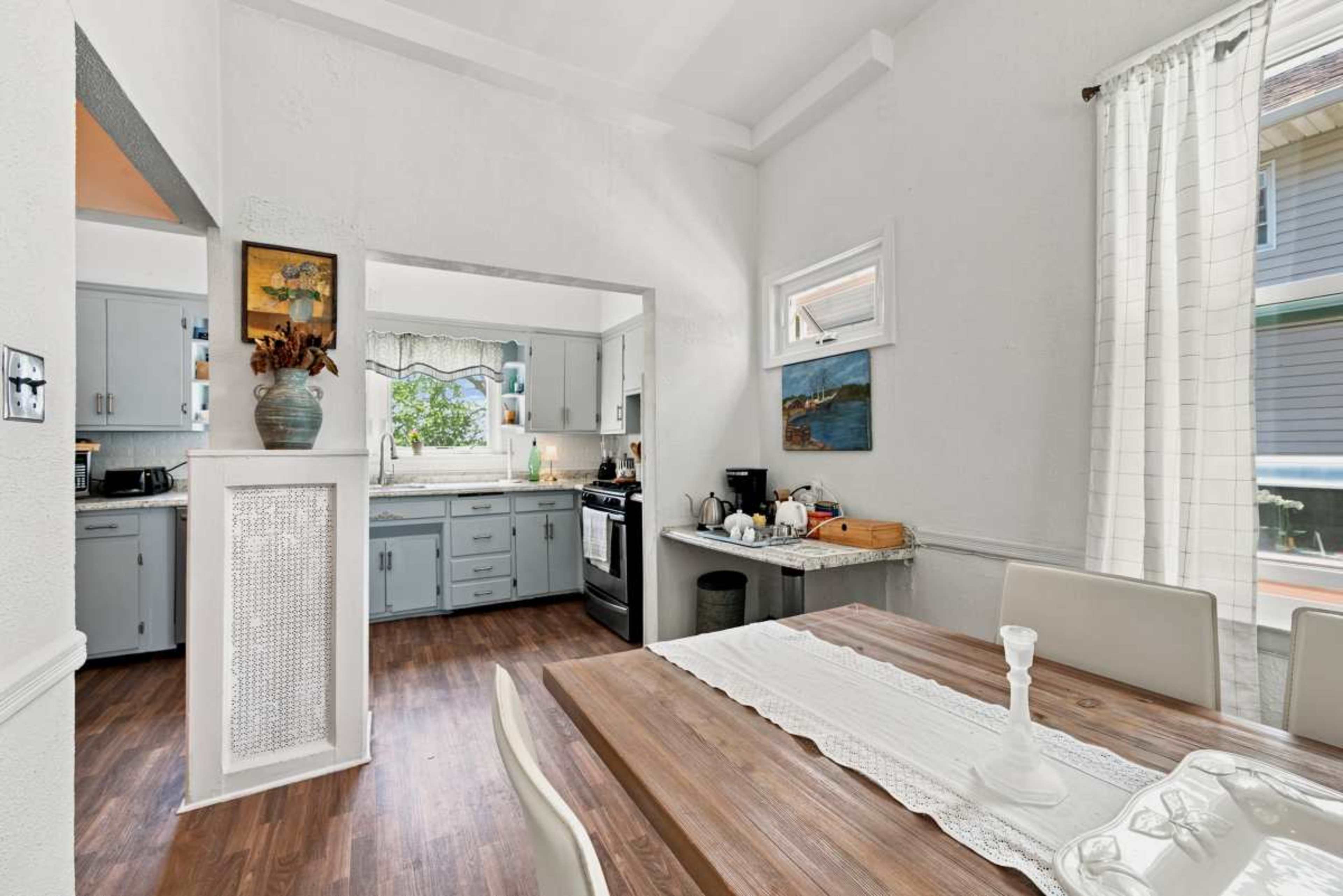 Large Older Home With Beautiful Bay and Sunset Views Image in Bayswater, Far Rockaway, NY