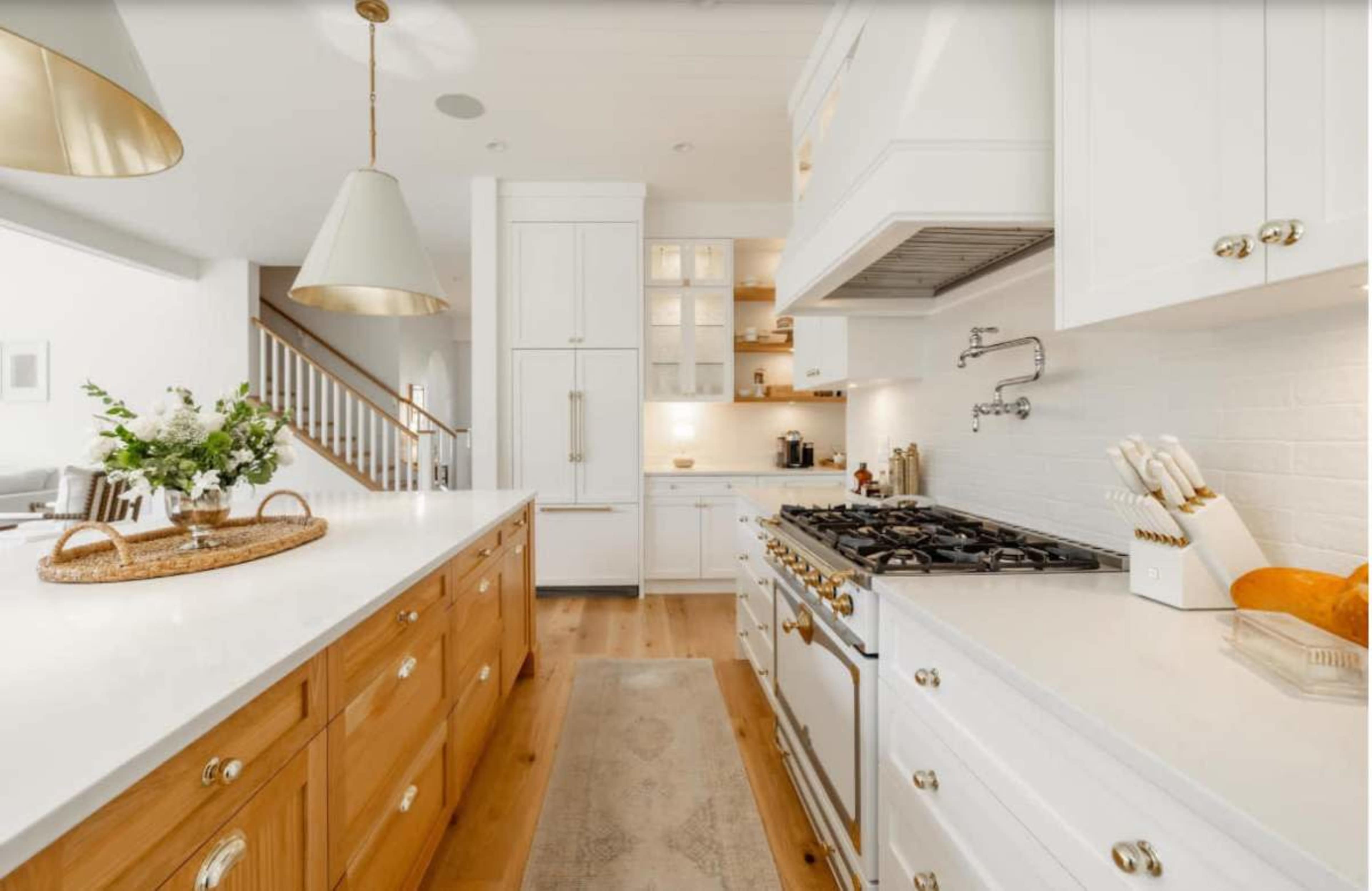 Campbell Valley Modern Farmhouse Image in Surrey, Surrey, BC