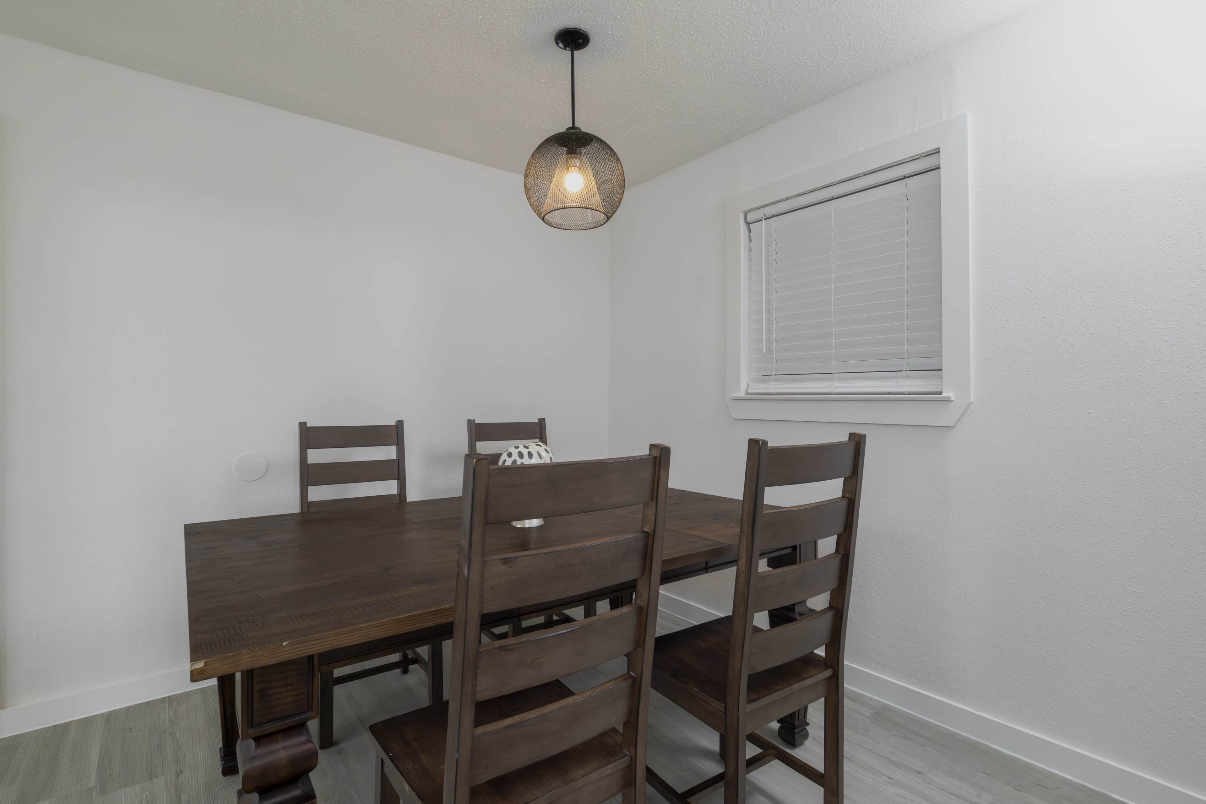 Cozy Family-Friendly Duplex with Yard, Parking & Fast Wi-Fi Image in Euless, Euless, TX