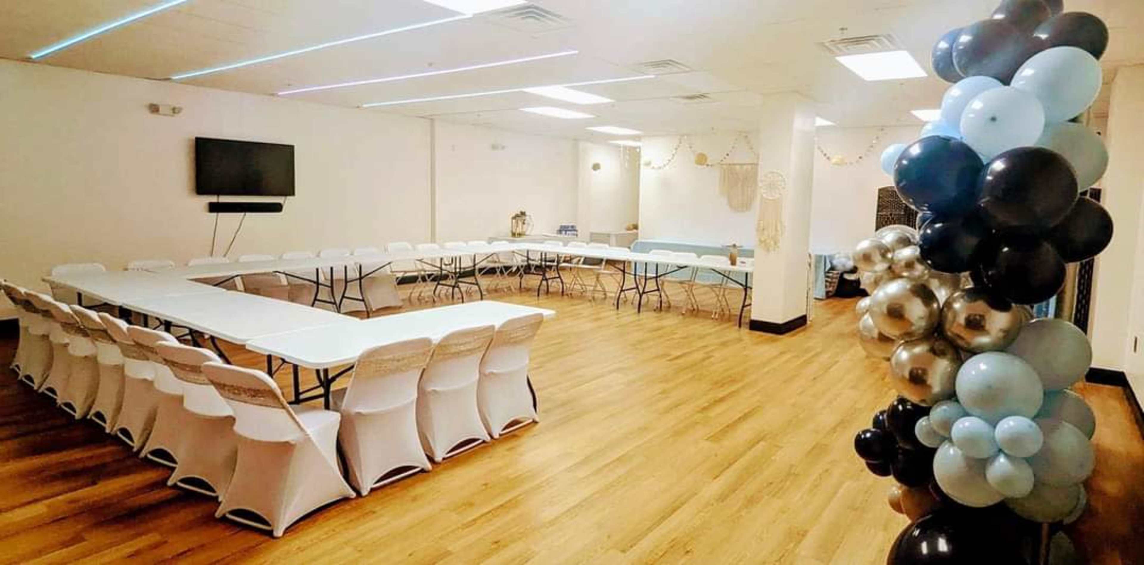Host Meetings & Corporate Gatherings in Style Image in Avenel, Avenel, NJ