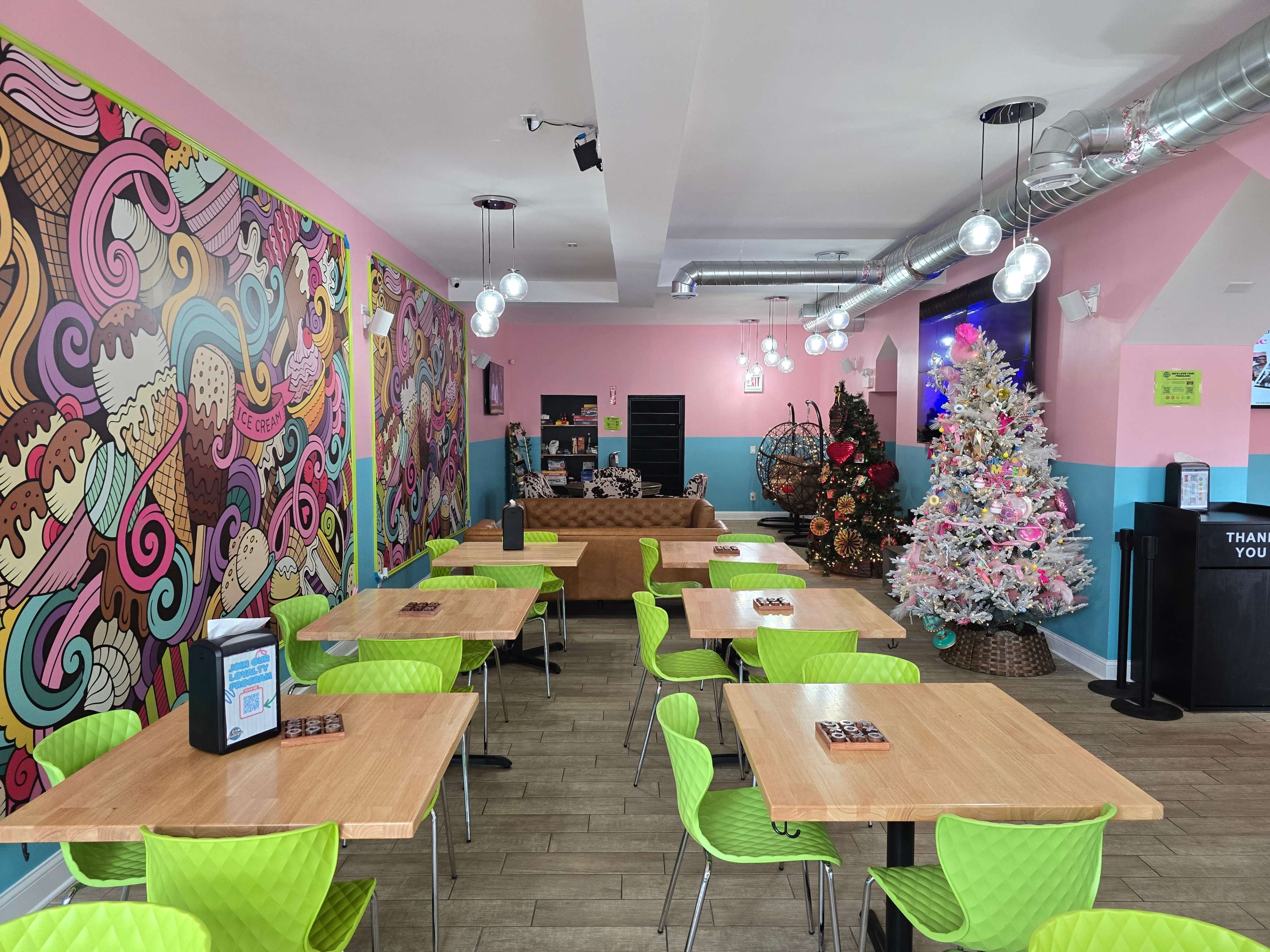 Playful Paradise Lounge Image in Bronzeville, Chicago, IL