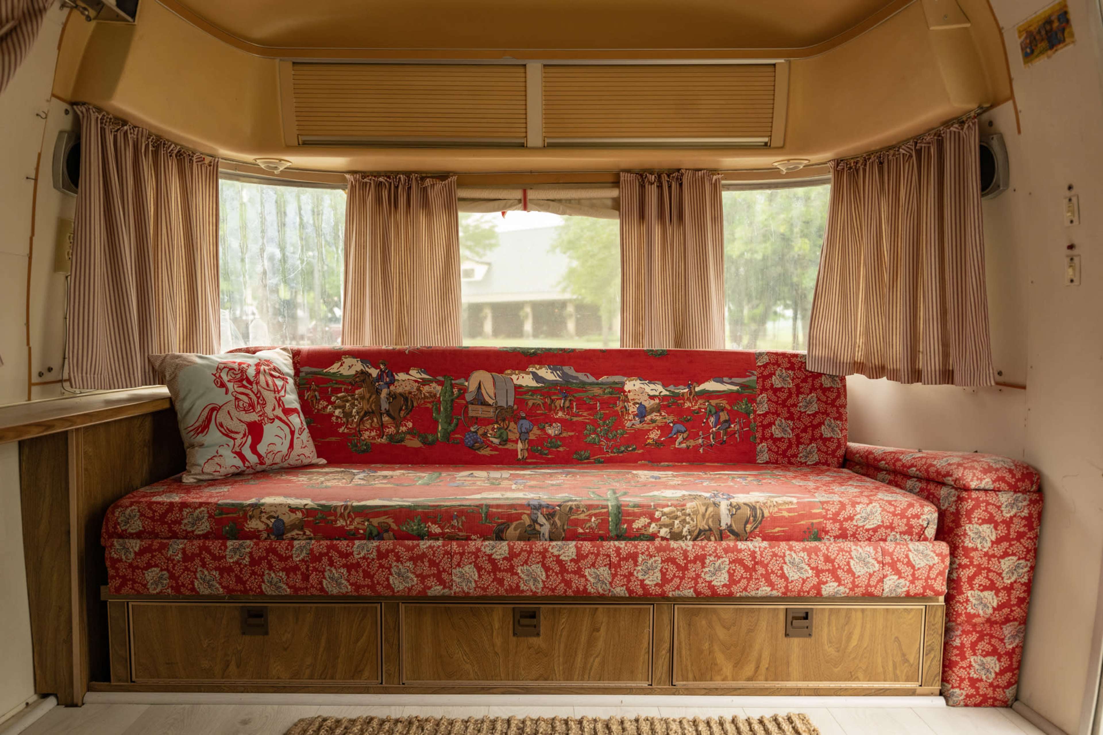 RETRO AIRSTREAM near DFW on 5 acres Image in , Fort Worth, TX