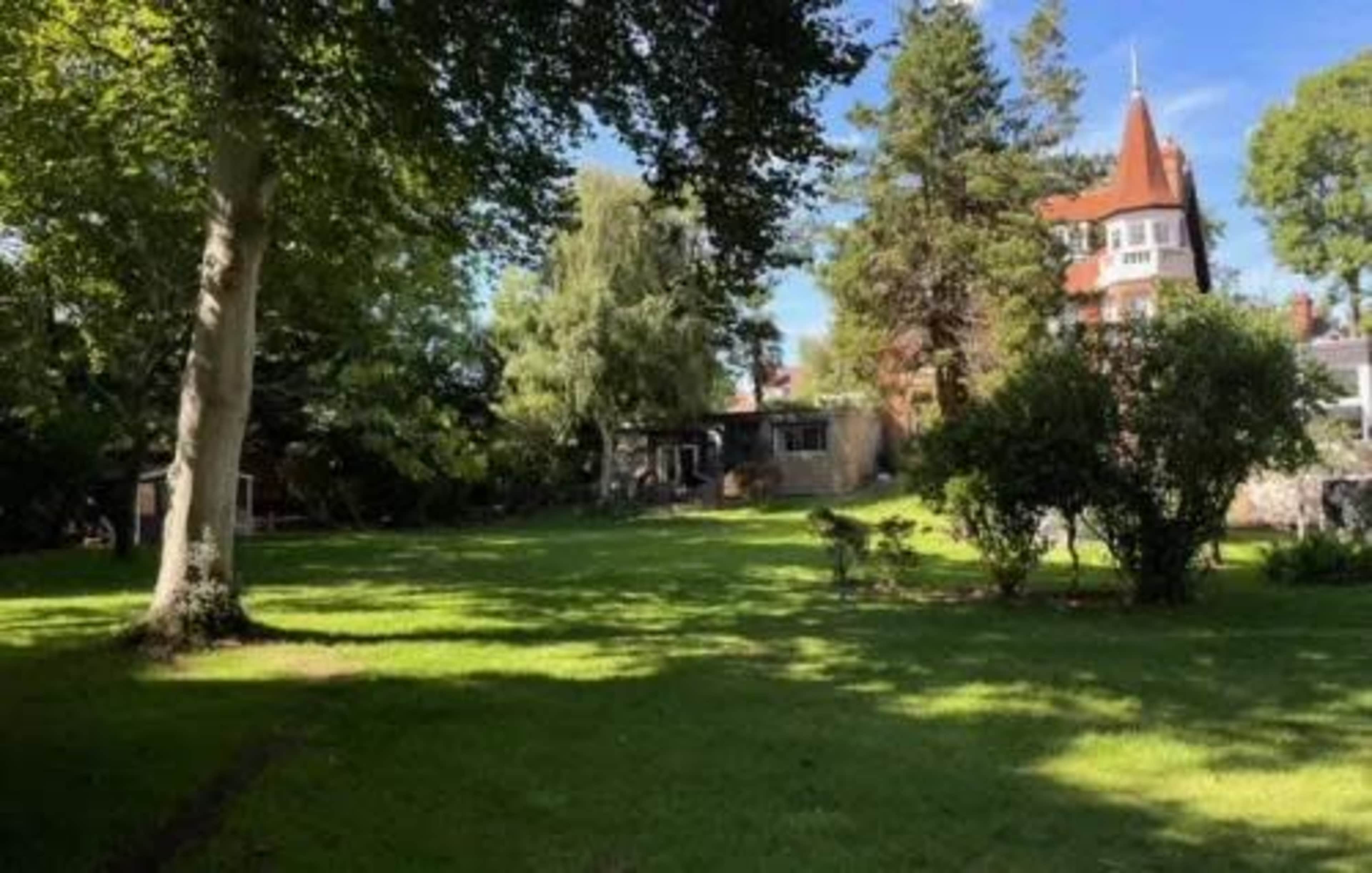 Victorian Mansion with Turret & River Access Image in Molesey, East Molesey, ENG