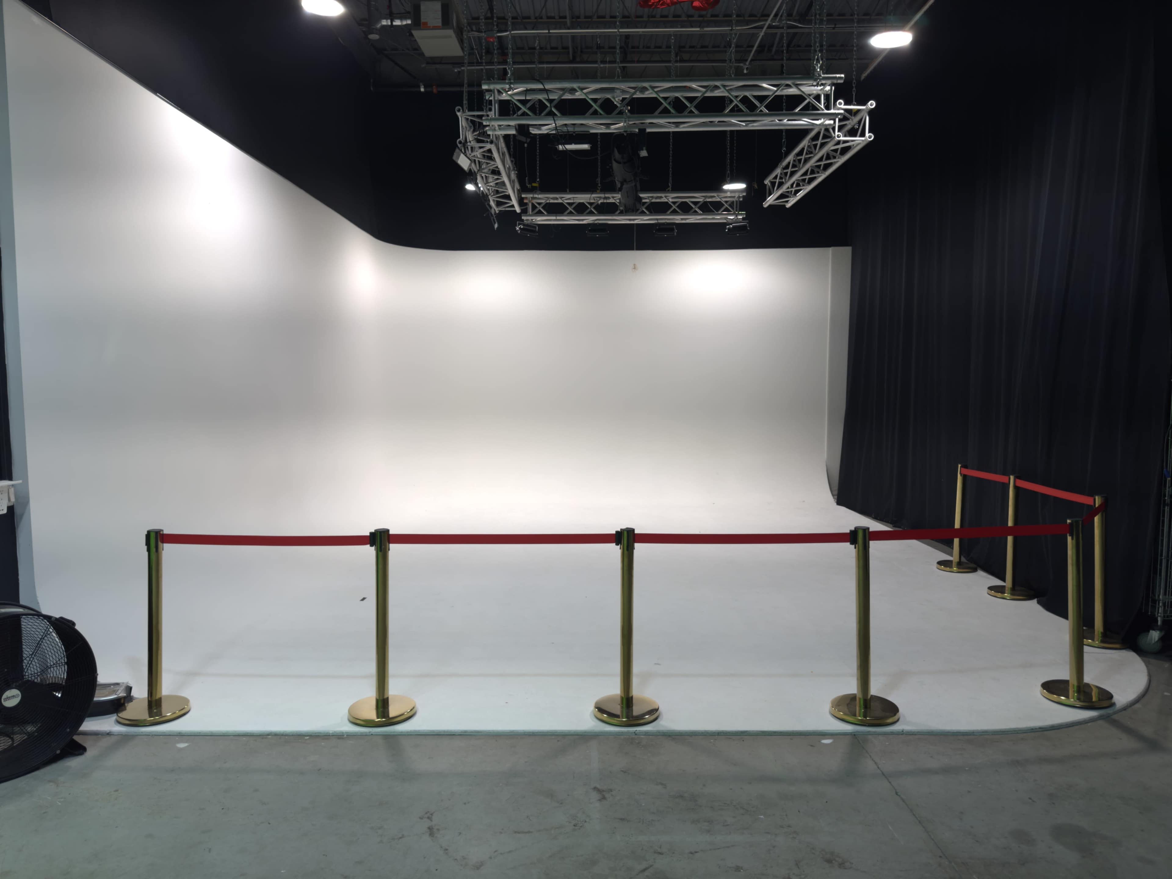 Big Cyclorama with RGB Color LED Green Screen Wall Spacious Photo/Video Studio Car Accessible Image in Carlstadt, Carlstadt, NJ