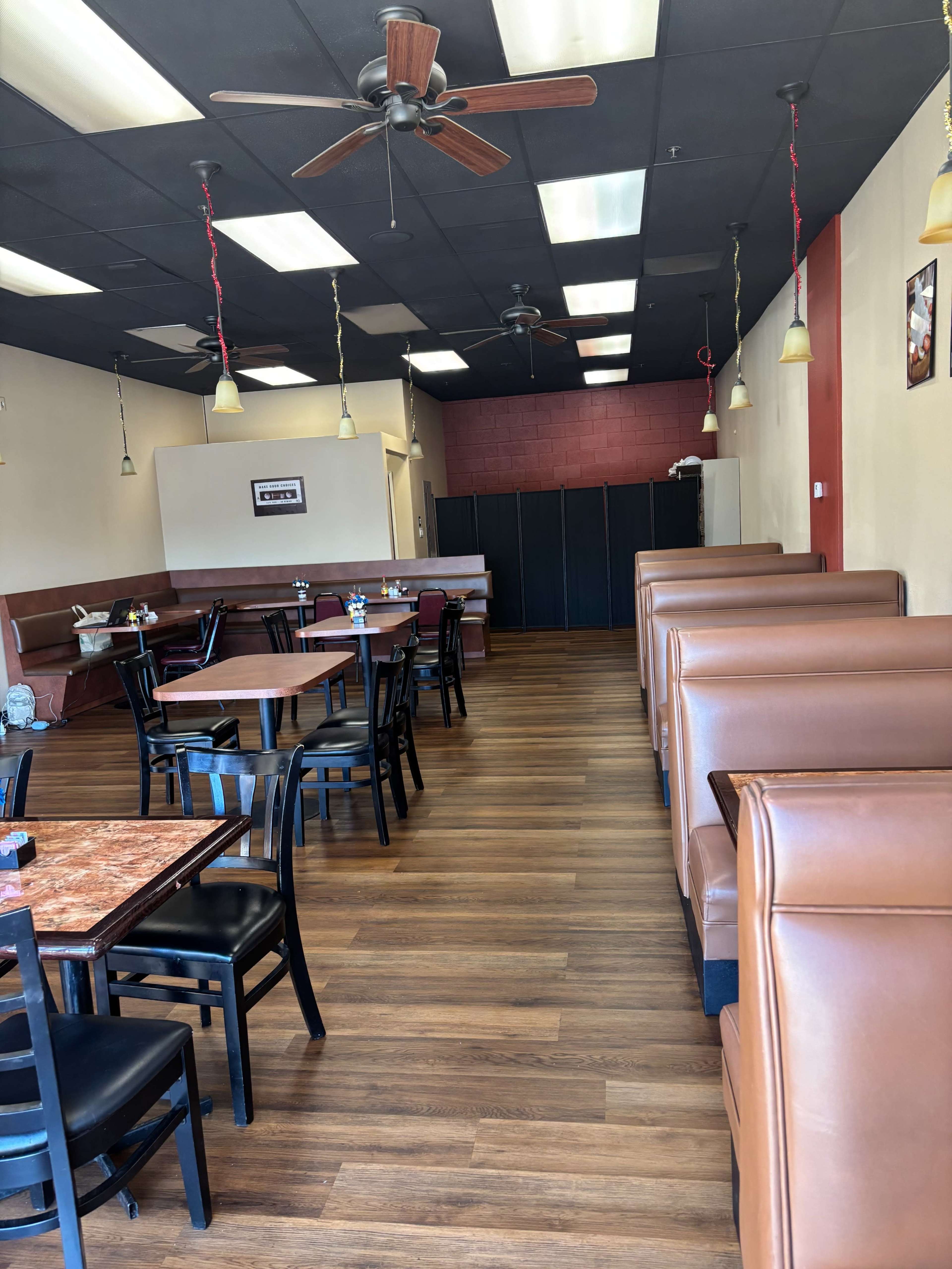 Spacious Urban Restaurant Venue for Events & Meetings Image in West End, Fontana, CA