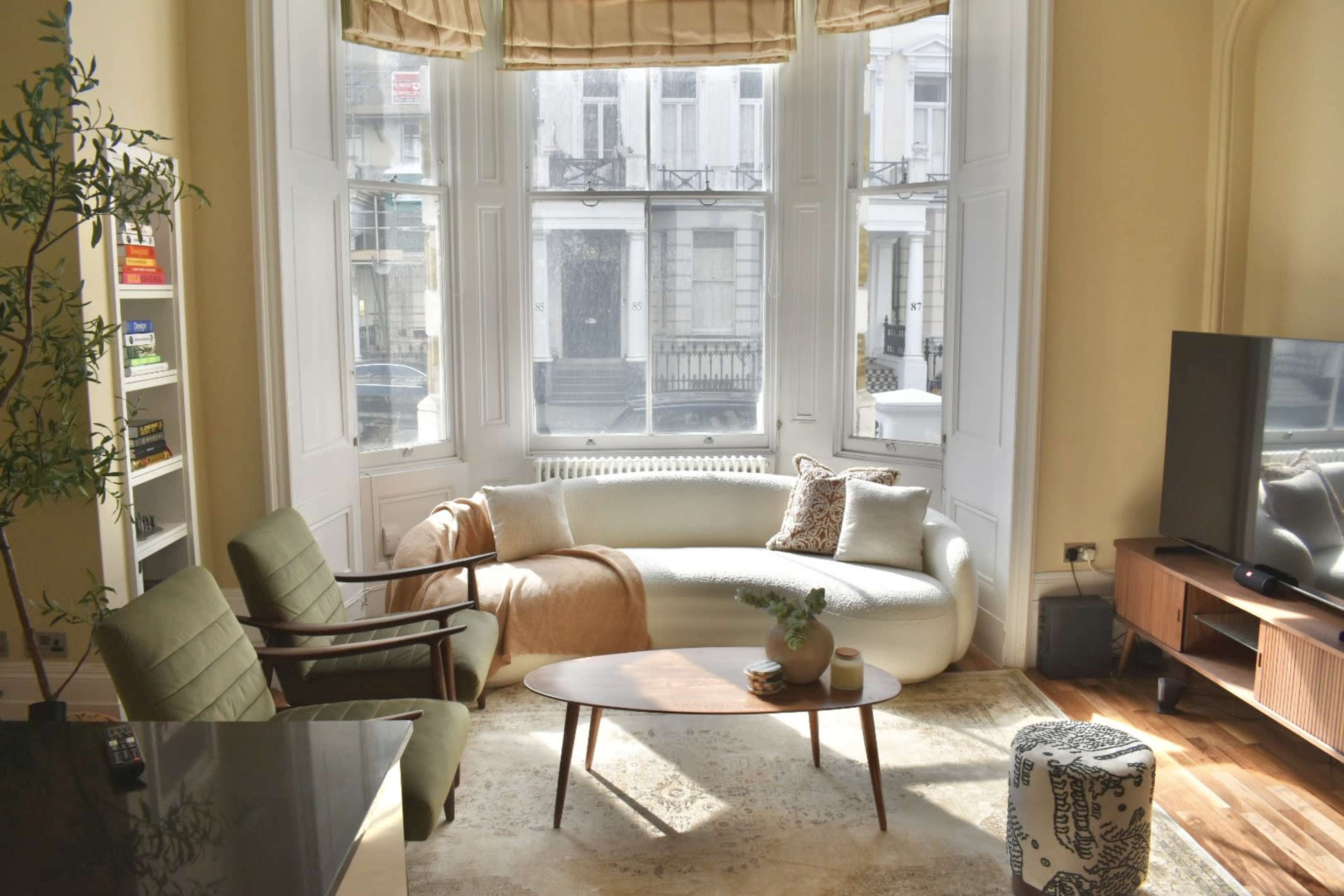 Stylish Kensington Apartment with Private Oasis Garden Image in Kensington, London, ENG