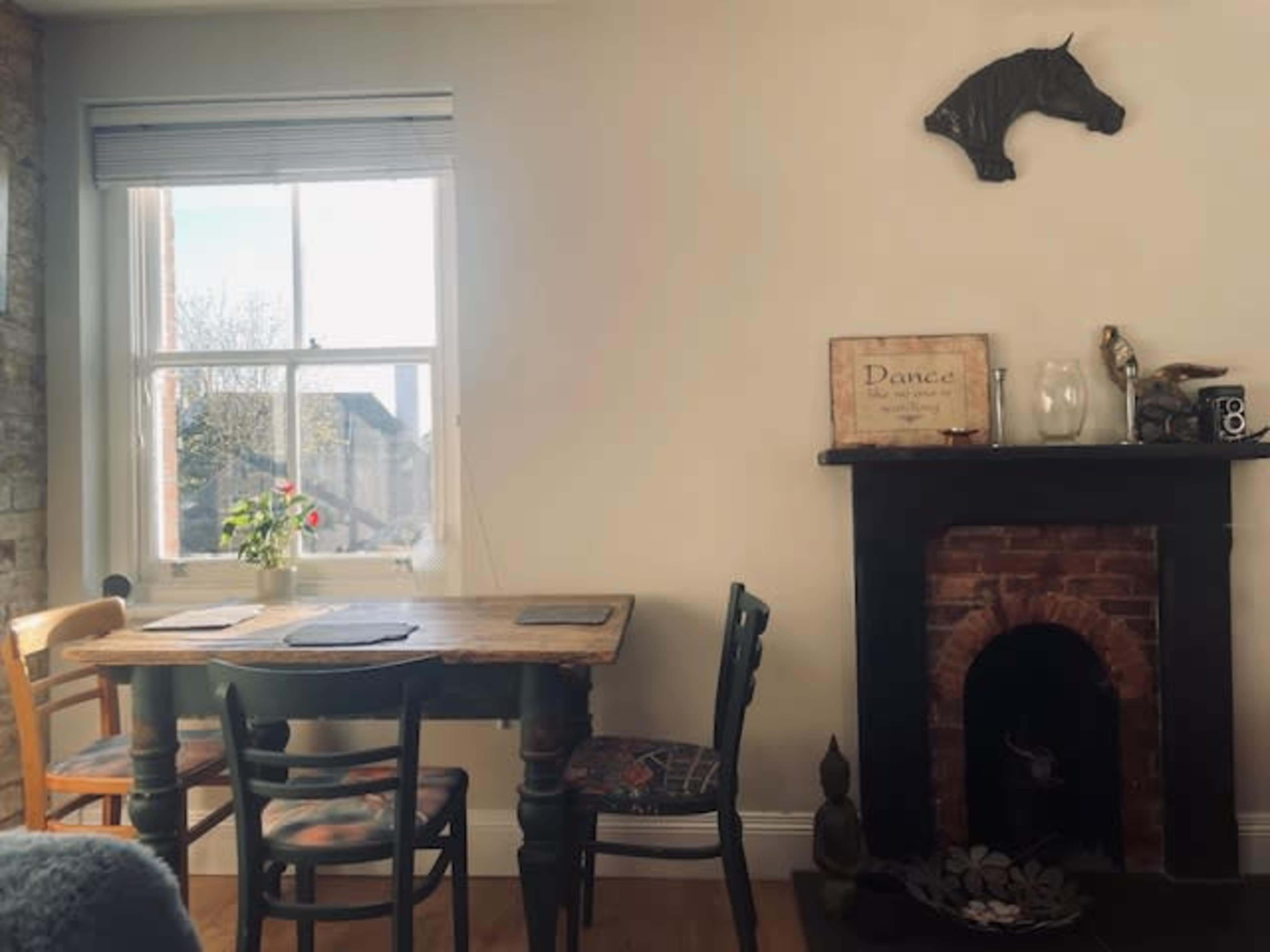 Charming dual aspect character apartment with beautiful views and light Image in Woking, Woking, ENG