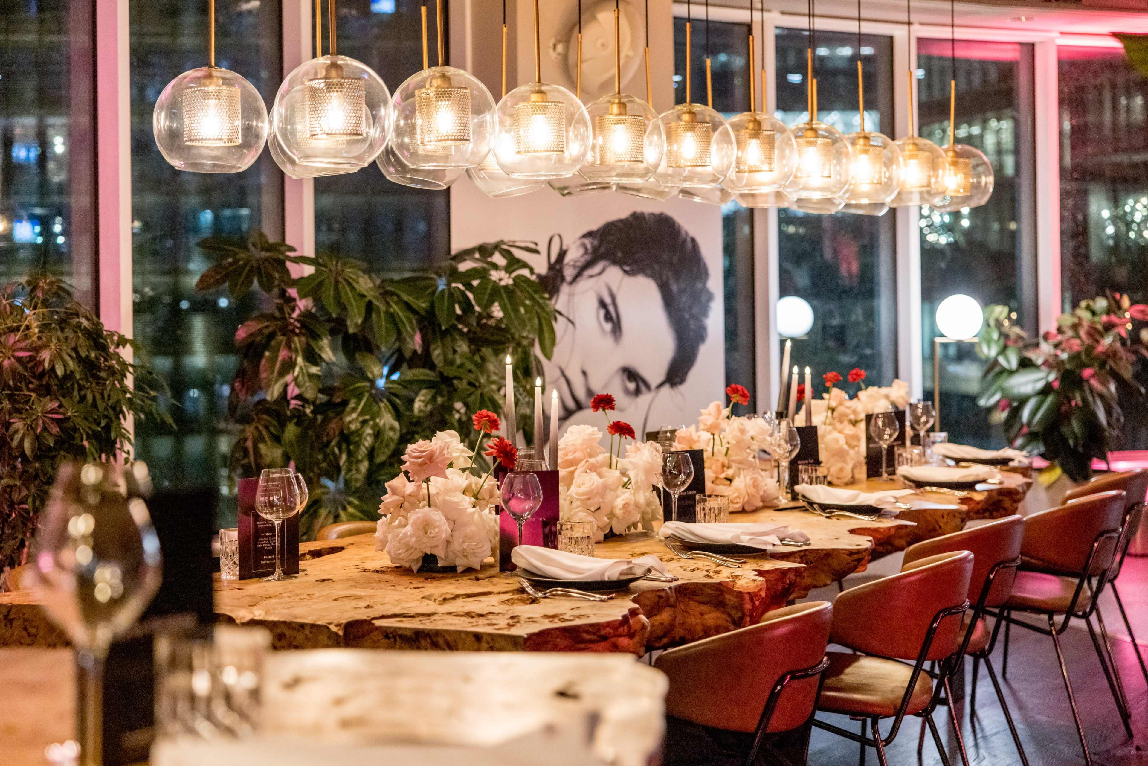 Cafe Lounge in the centre of the city Image in City of London, London, ENG