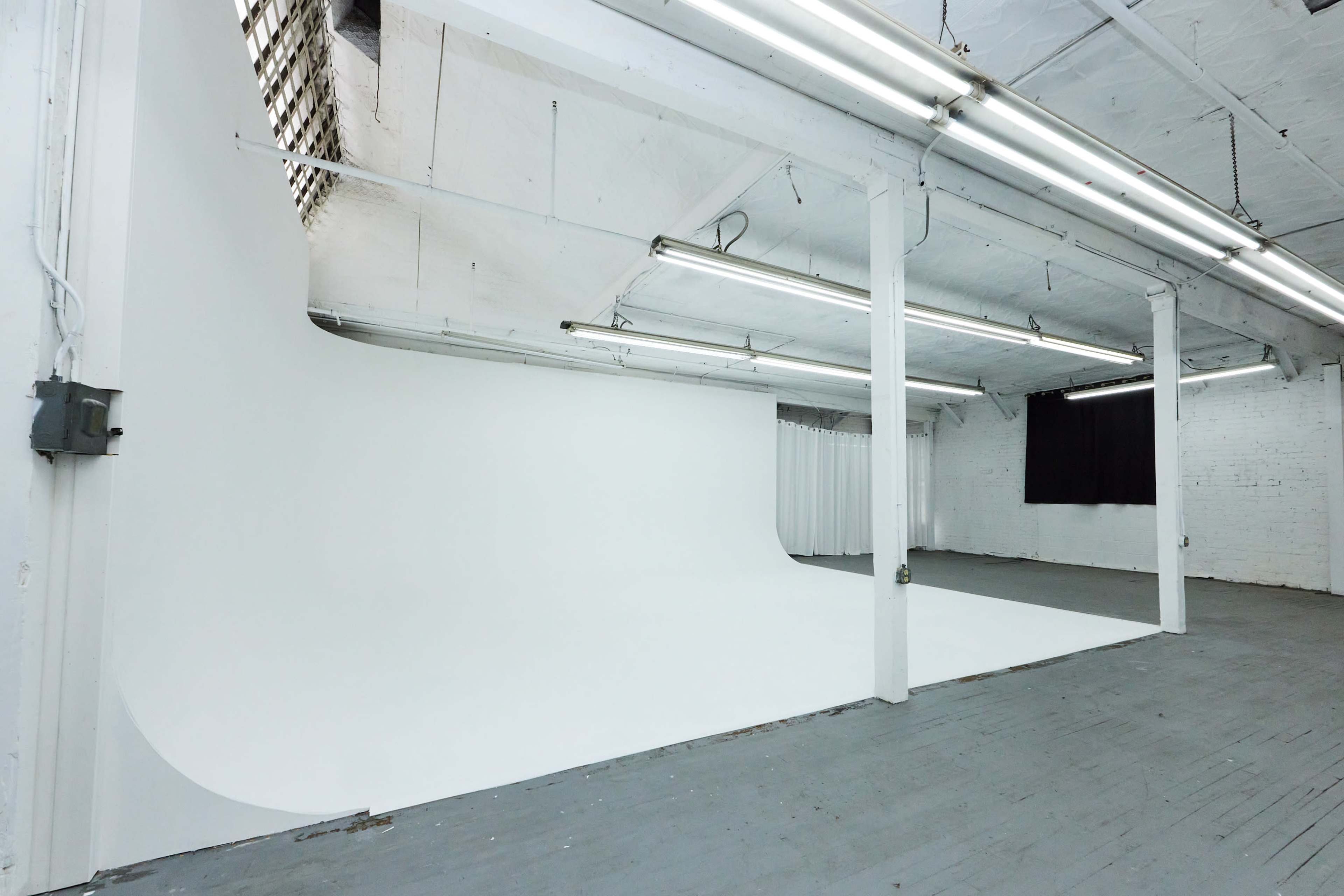 Large Corner Cyc Photo/Video Studio + Gear available, Los Angeles, CA ...