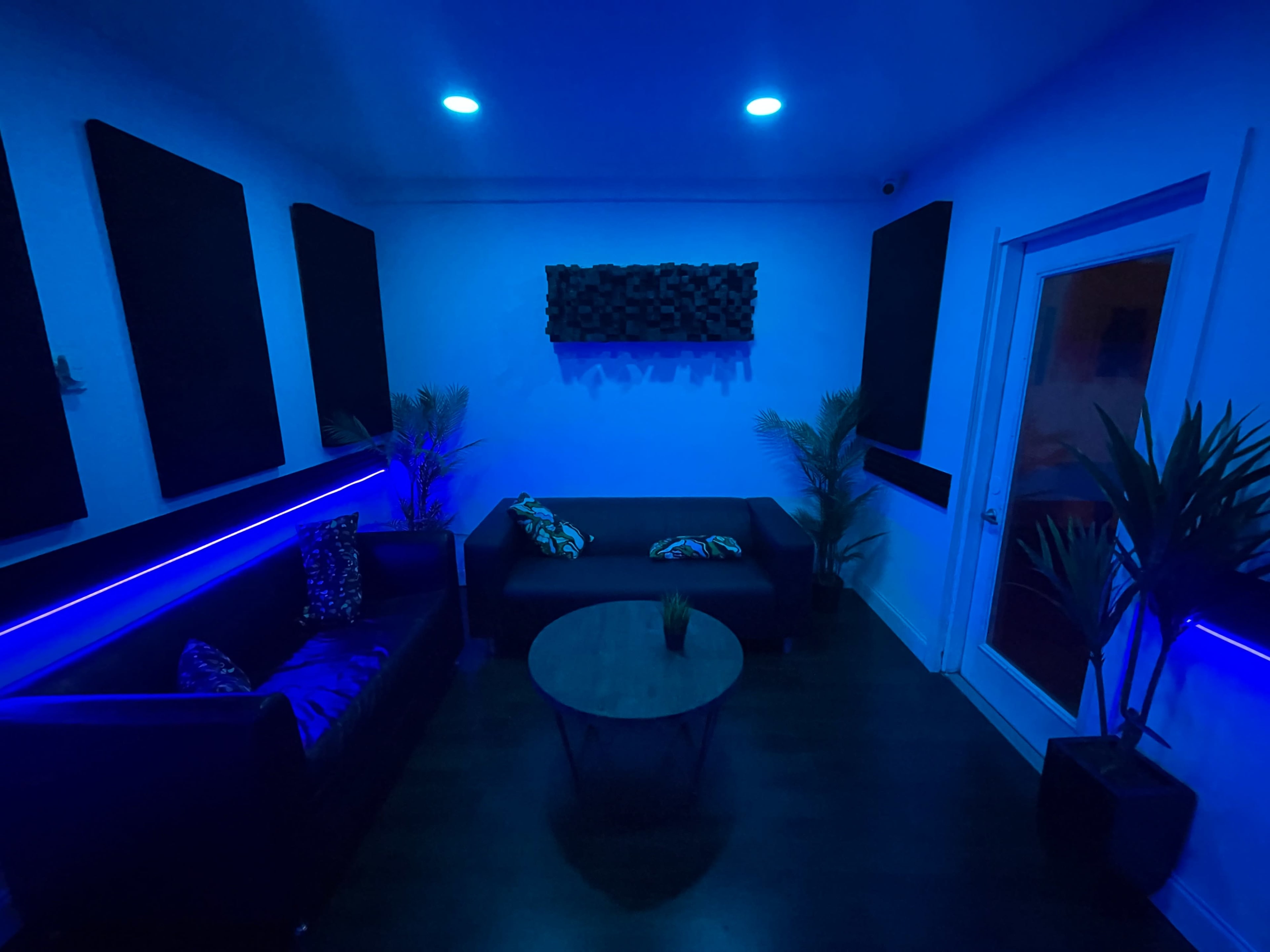 Modern Cozy Meeting Space with Pool Table Image in Plantation, Plantation, FL