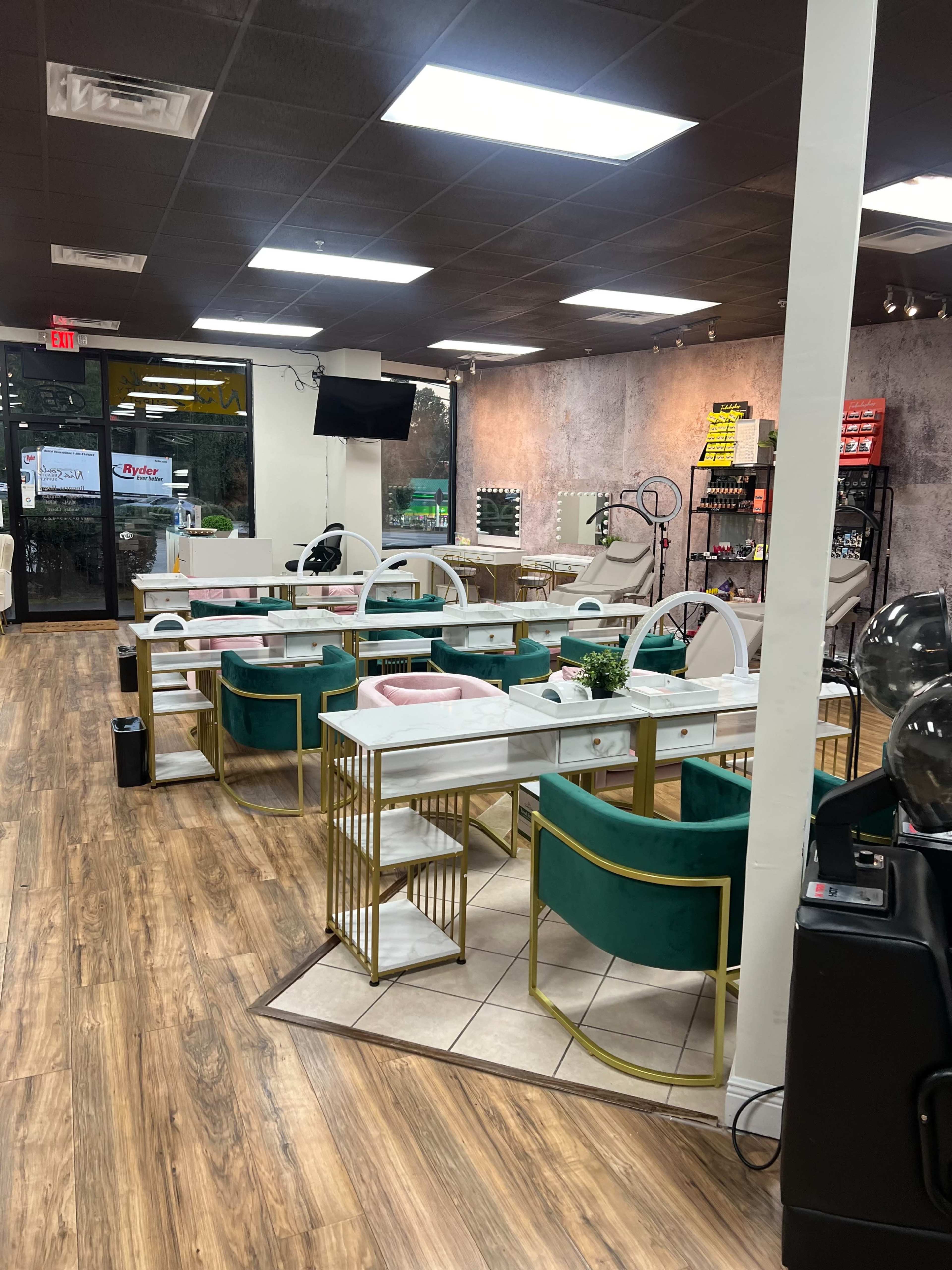 LUXURIOUS & Beautiful Modern Boutique Salon & Spa Boutique Space Image in Gwinnett Village, Norcross, GA