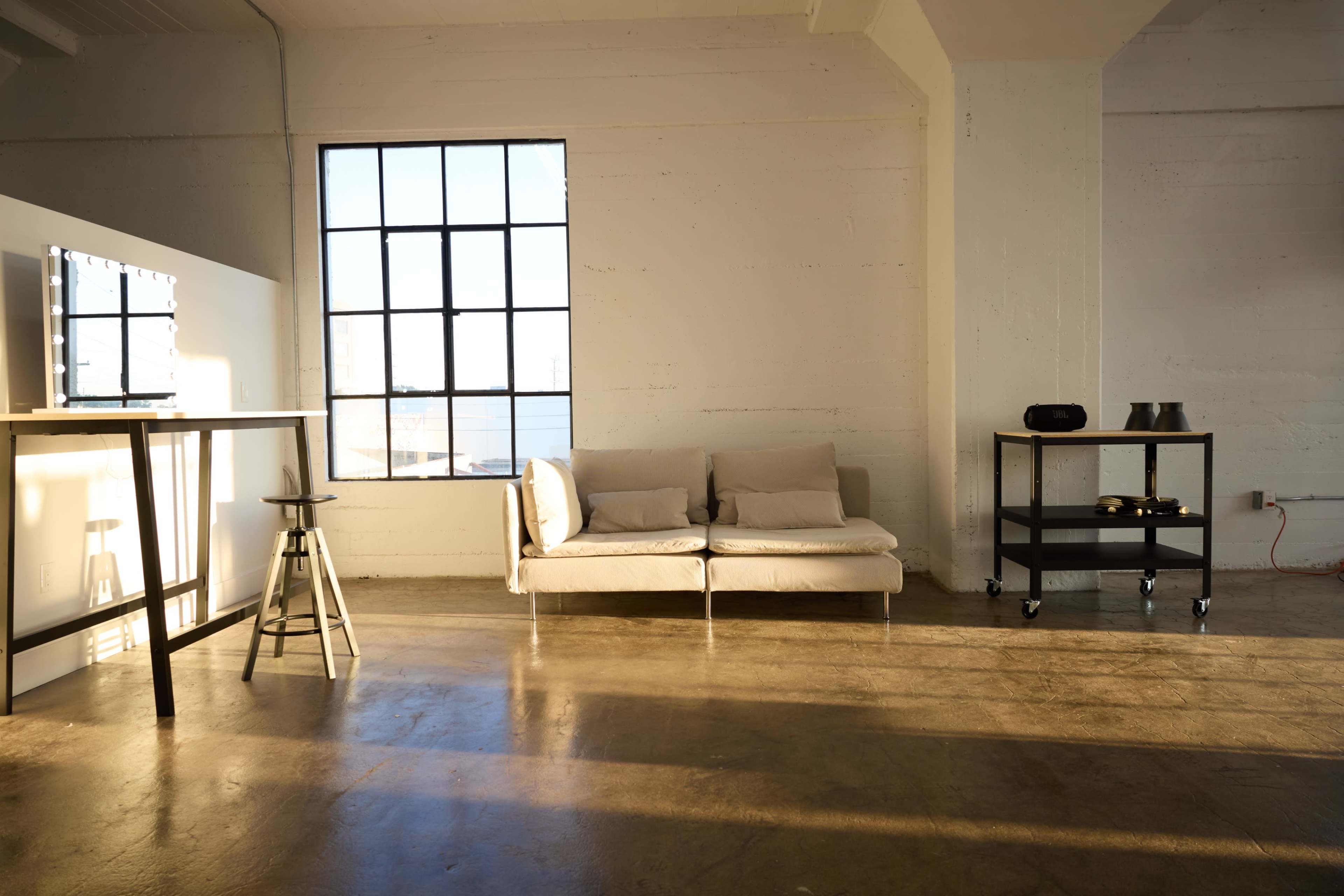 Spacious Natural Light Studio All Inclusive with Profoto and Amaran Lights Image in Central LA, Los Angeles, CA