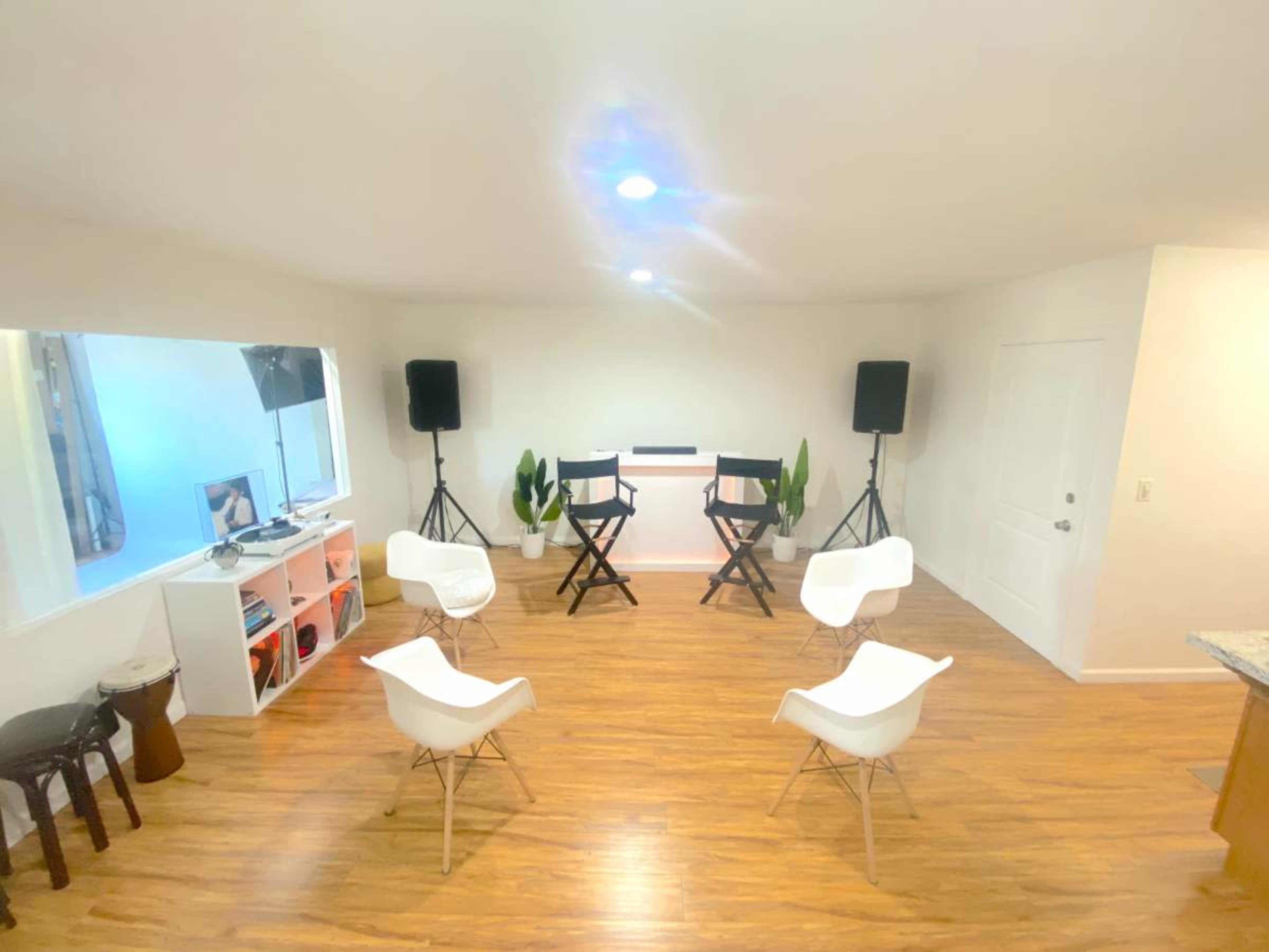 Creative Flexible Workspace Image in Central LA, Los Angeles, CA