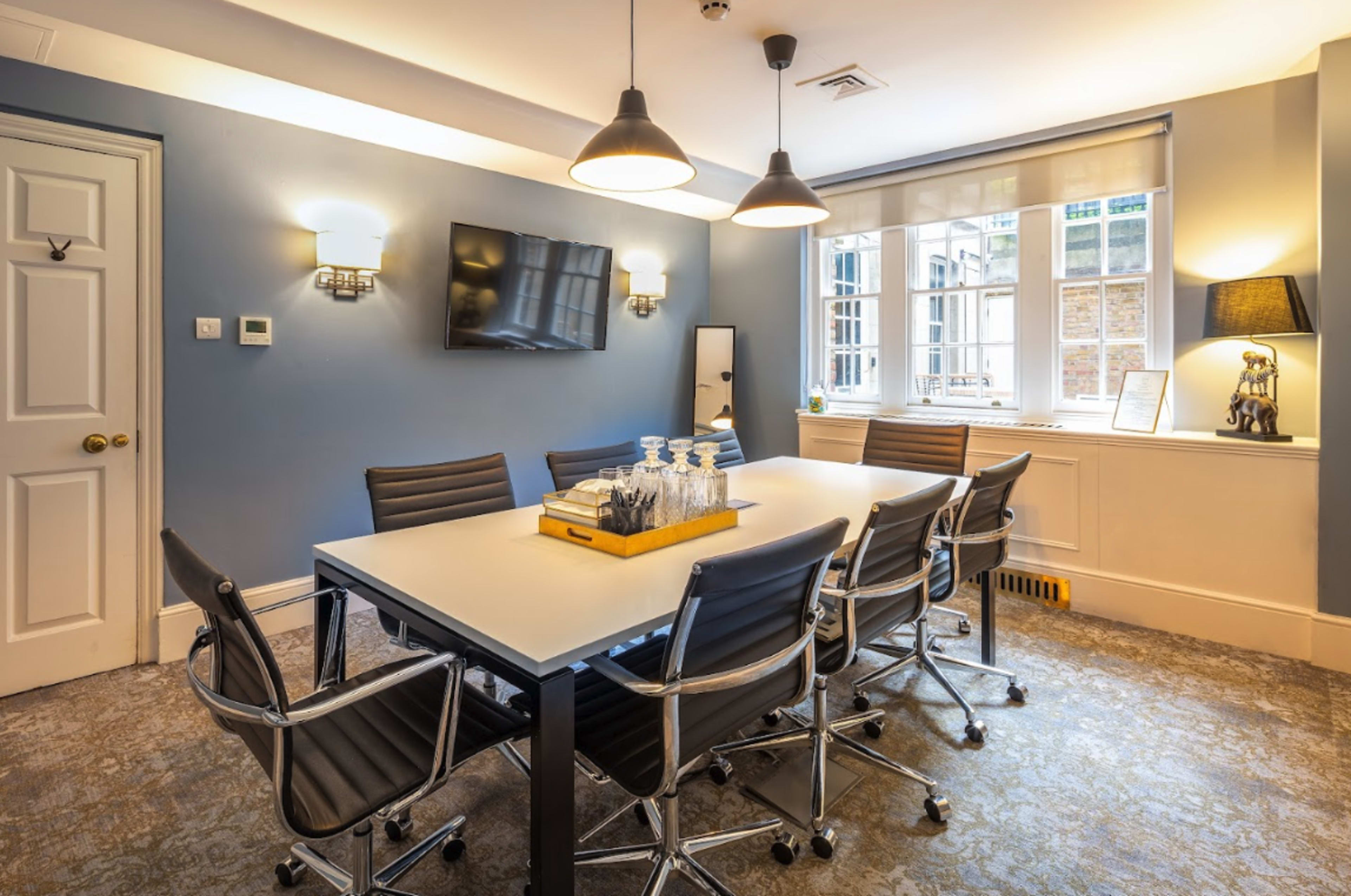 Meeting Room for 8 Attendees in Mayfair - Meeting Room 2 - Mayfair Image in Mayfair, London, ENG