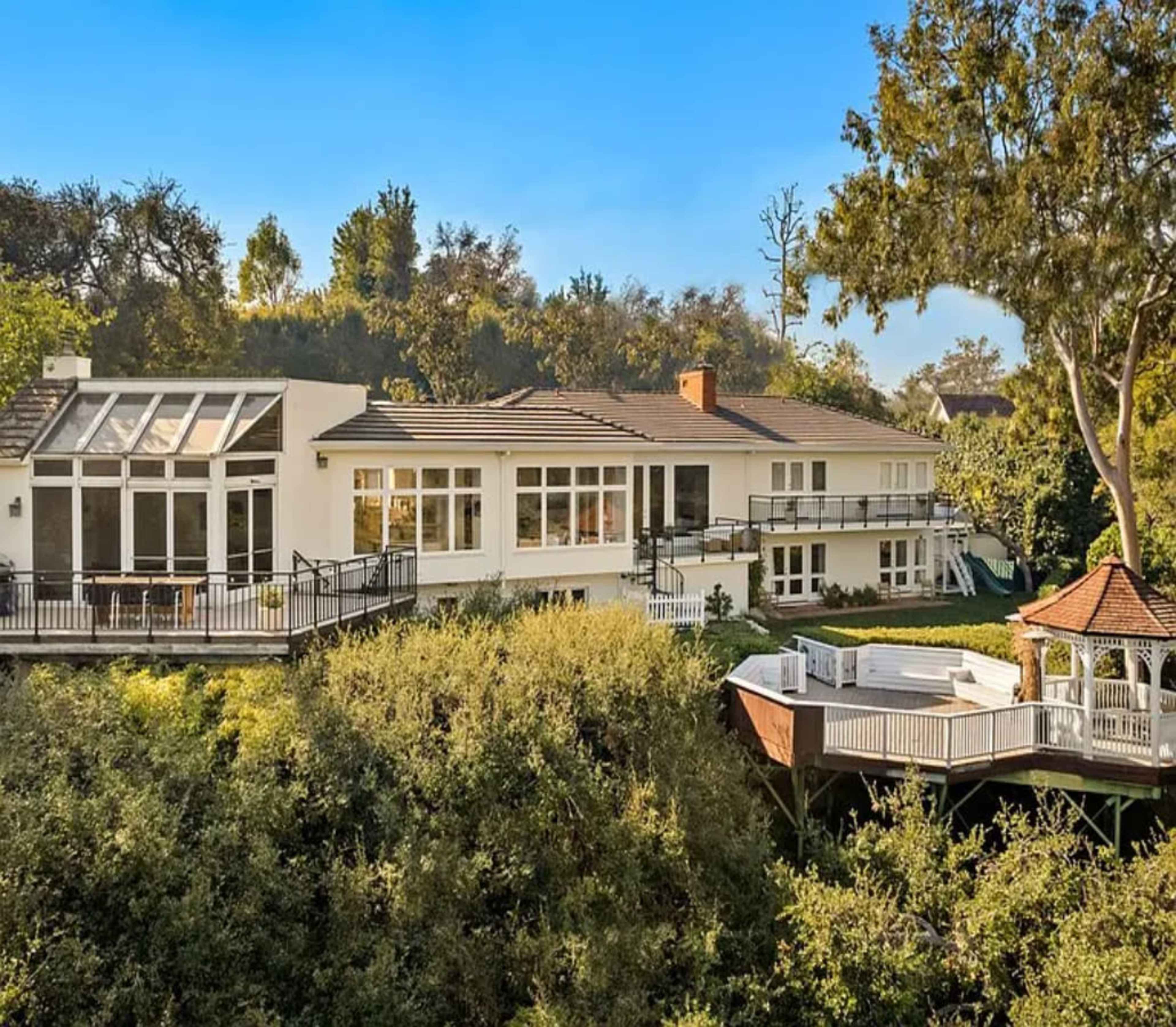 ELEGANT HILLTOP VILLA WITH SKYLIT INTERIORS Image in Bel Air, Los Angeles, CA