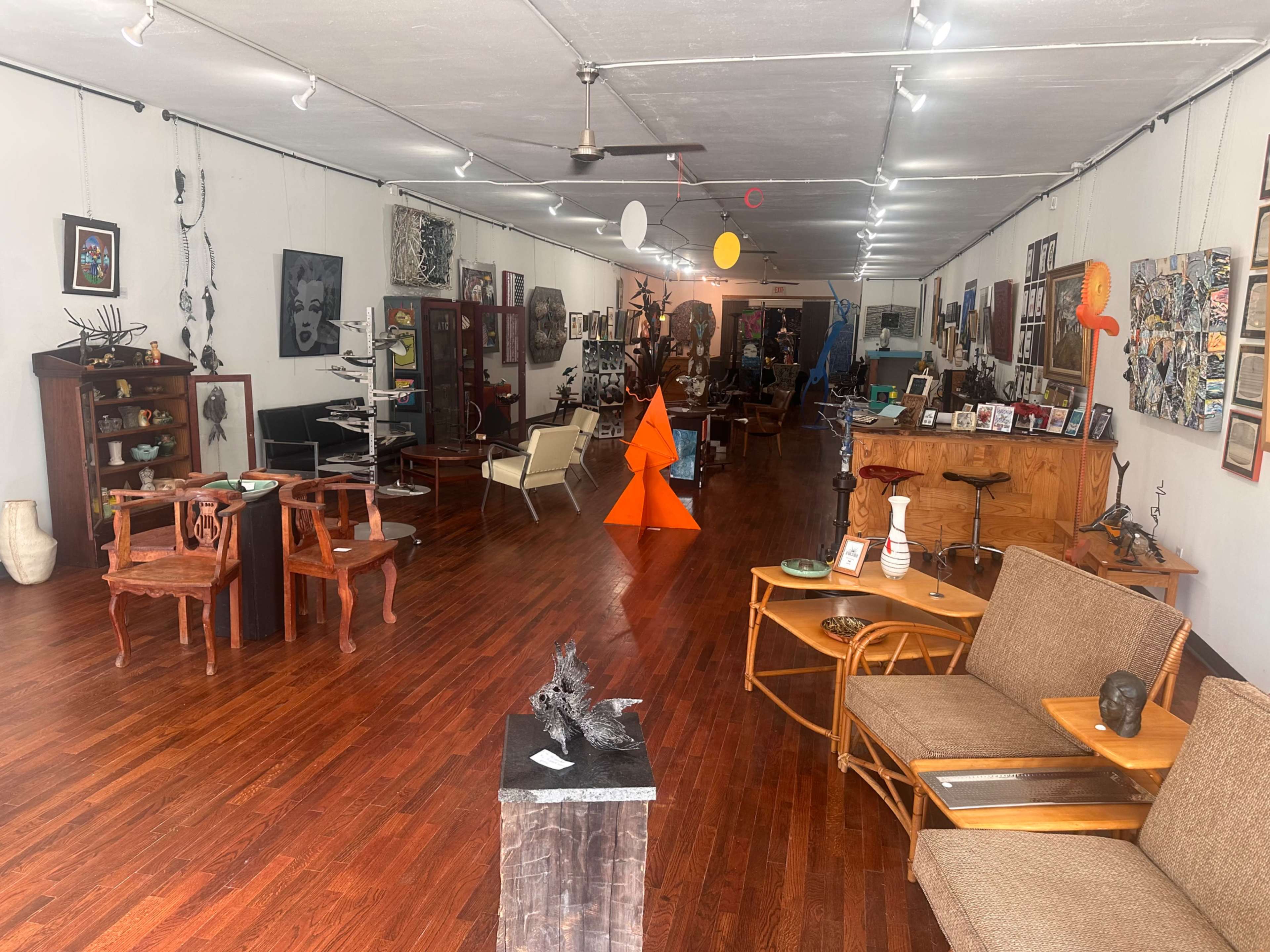 Spacious art gallery Image in Lansing, Lansing, MI