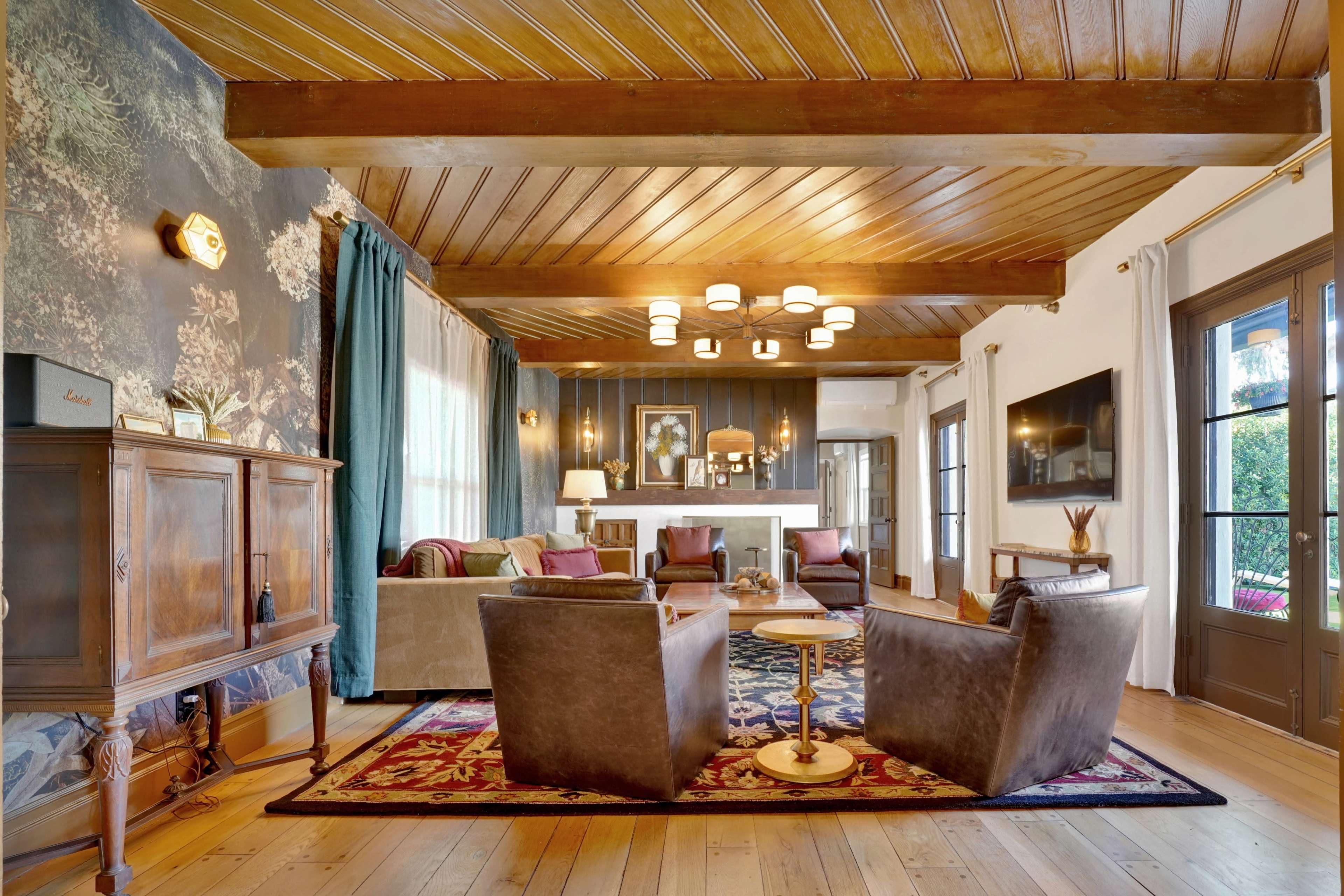 Eclectic/Lux Spanish Villa with Outdoor Courtyard Image in Alamitos Beach, Long Beach, CA