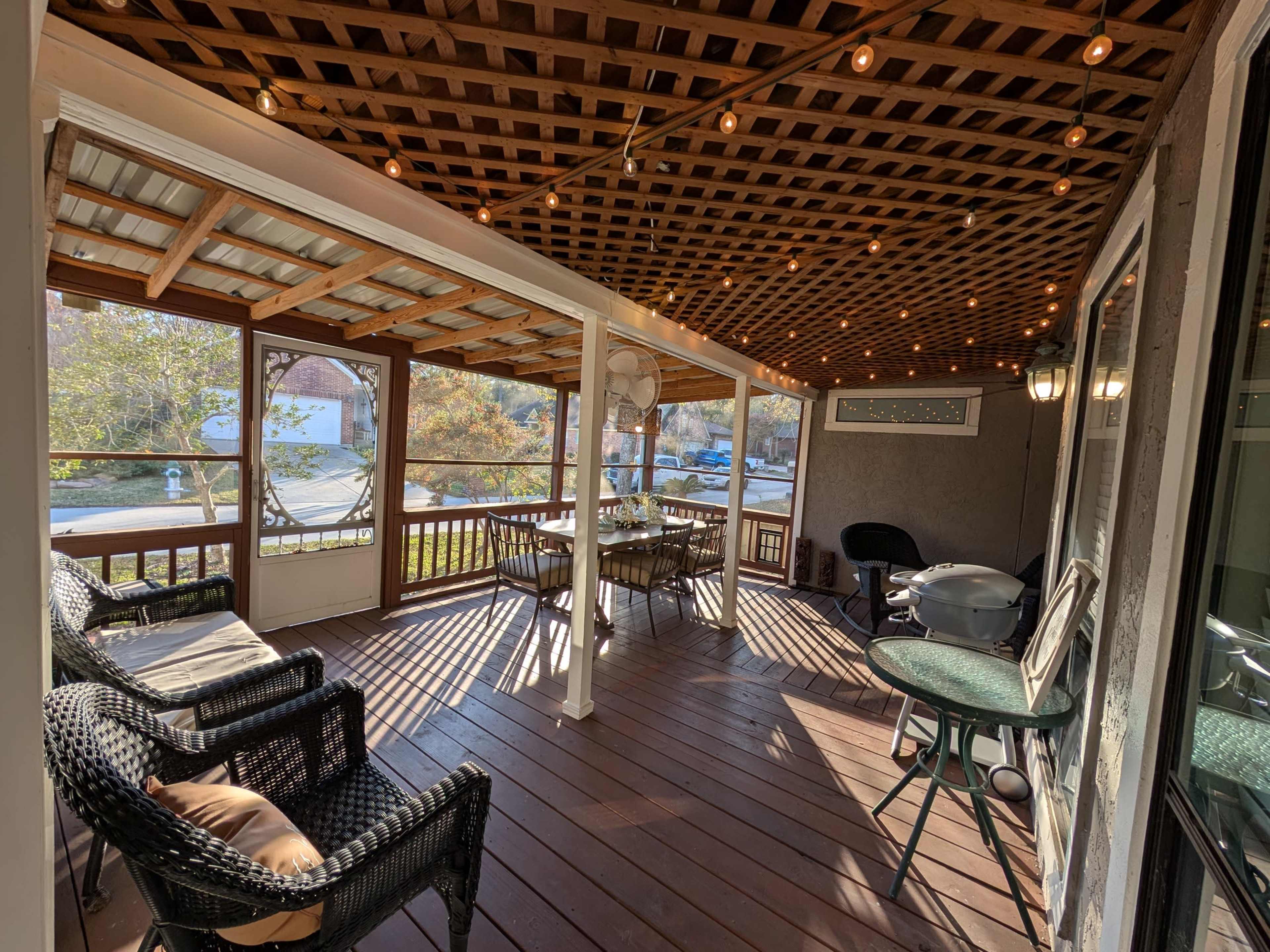 Spacious rooms for cooking, dining and socializing Image in Conroe, Montgomery, TX