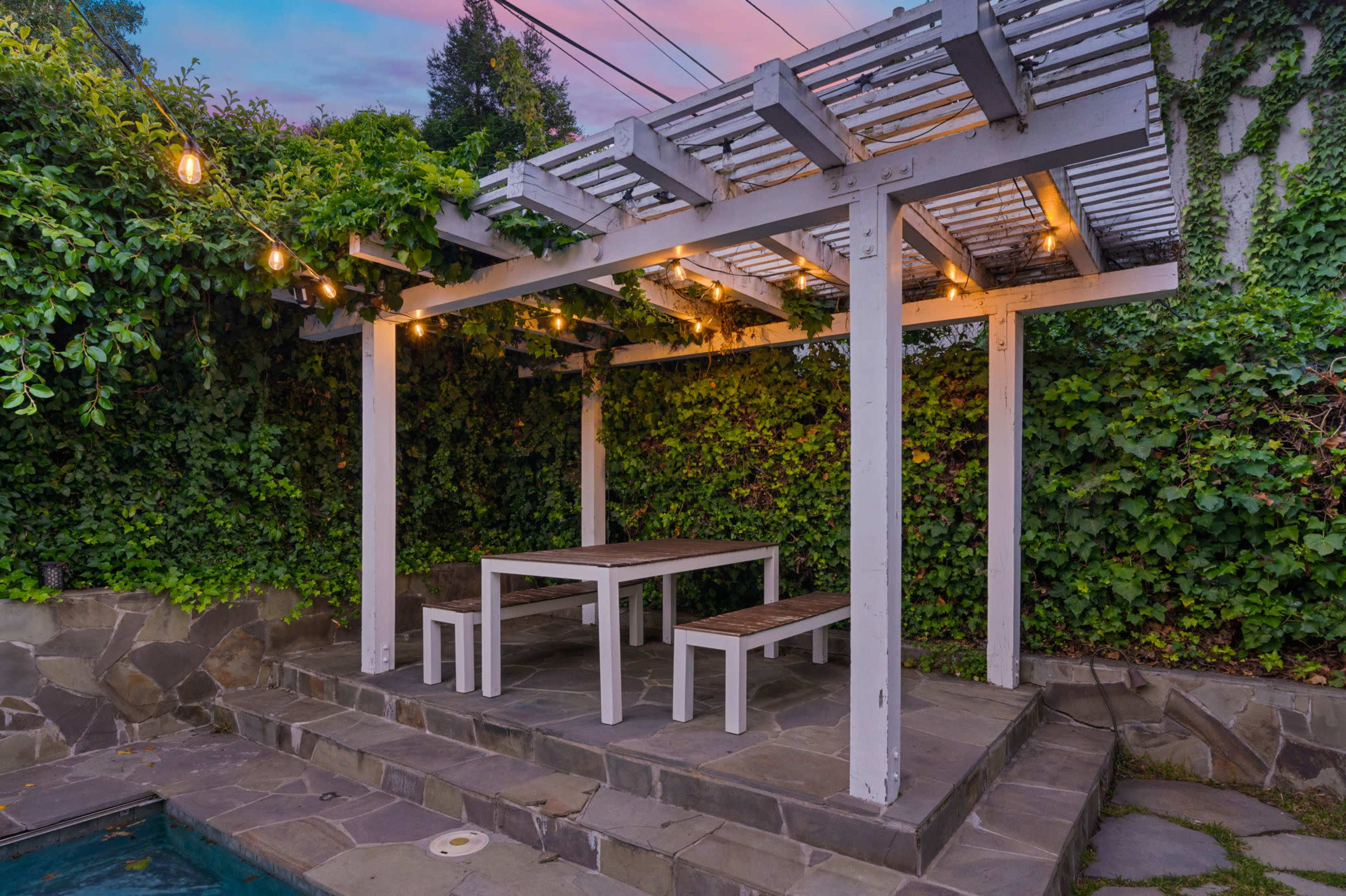 Secret Garden Home with Pool/Spa/5BR Image in Sherman Oaks, sherman oaks, CA