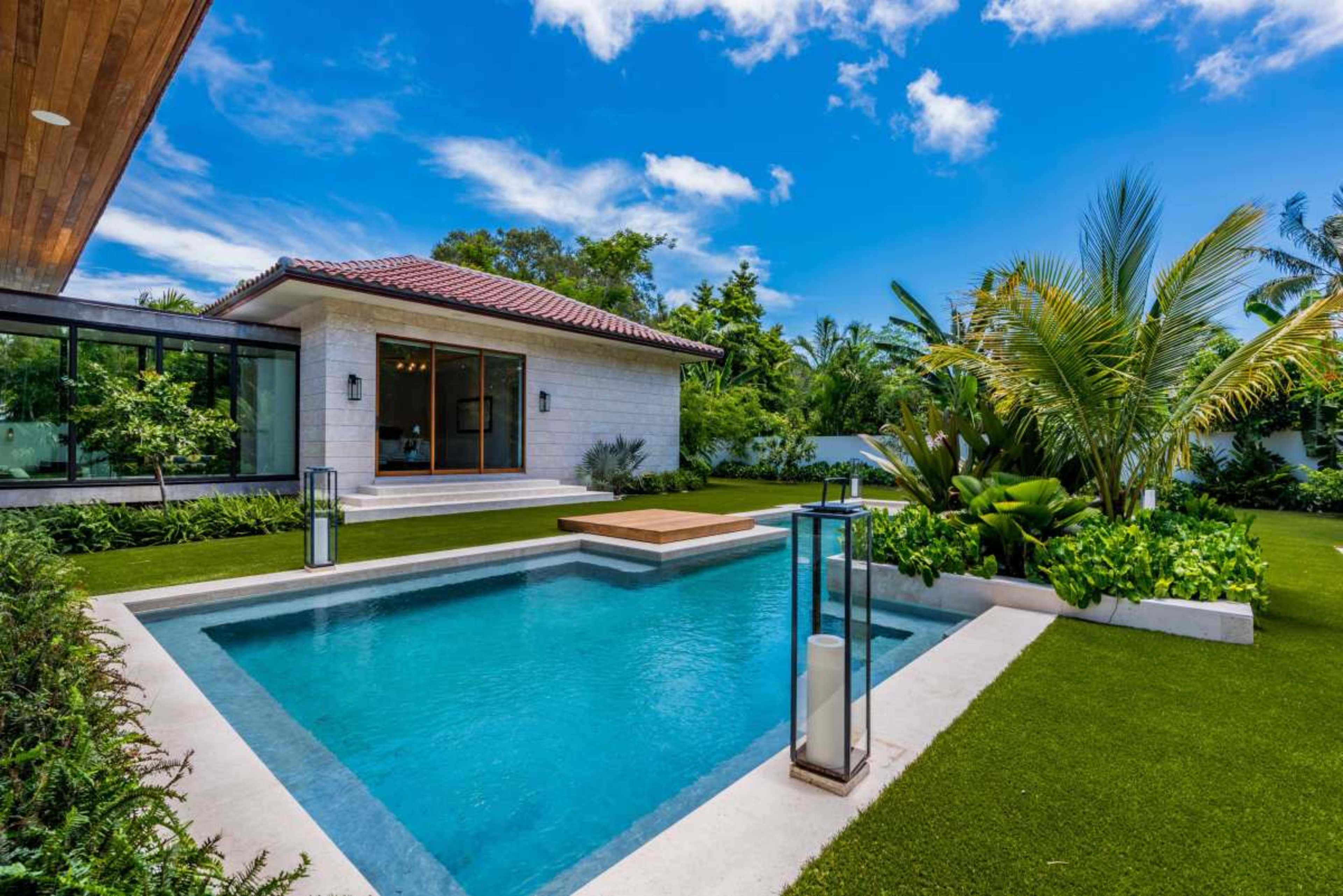 Solstice Hideaway Image in Upper East Side, Miami, FL