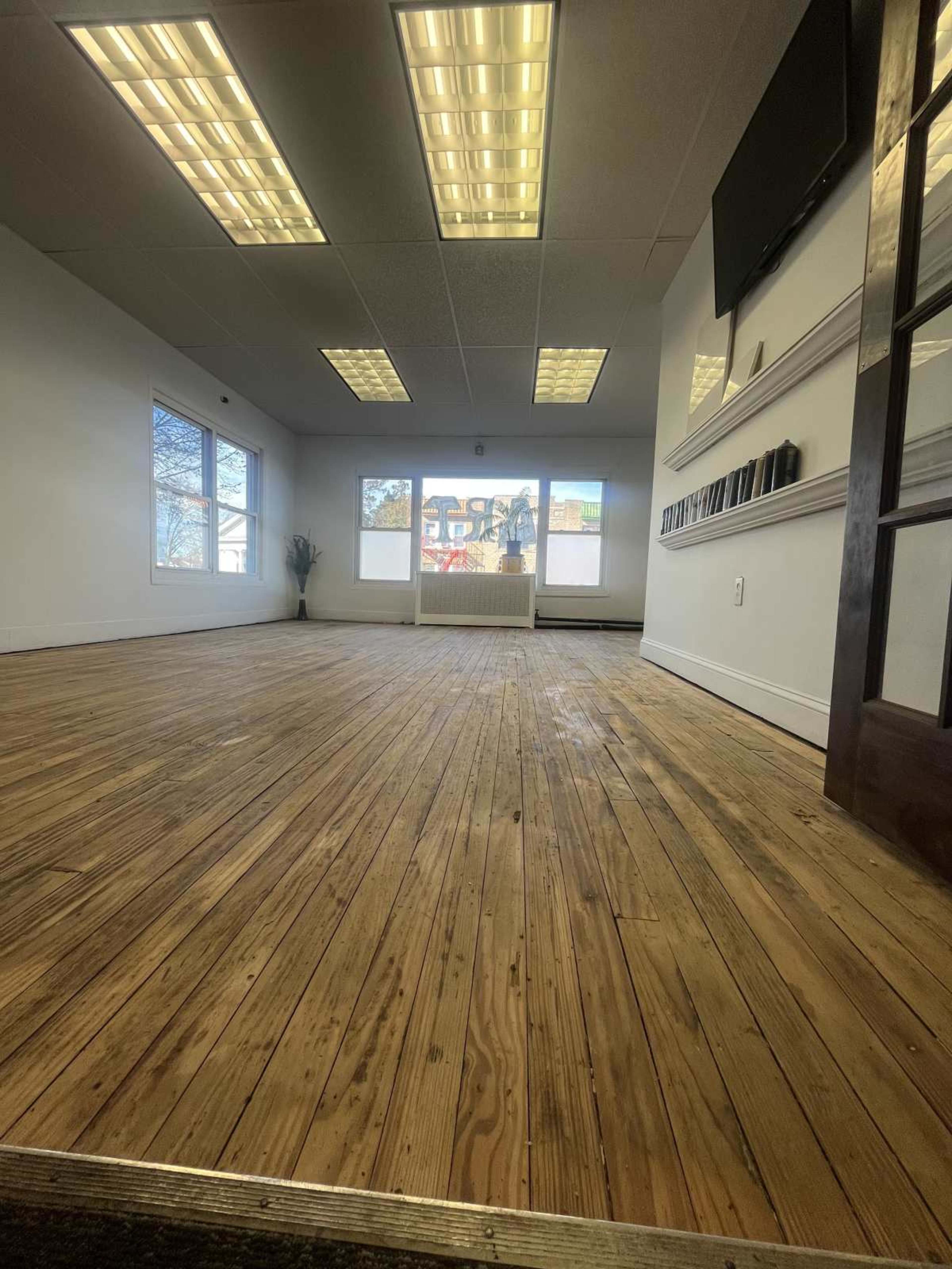 Southeast Queens 2nd Floor -  Earthy Art Studio Image in Queens Village, Queens Village, NY