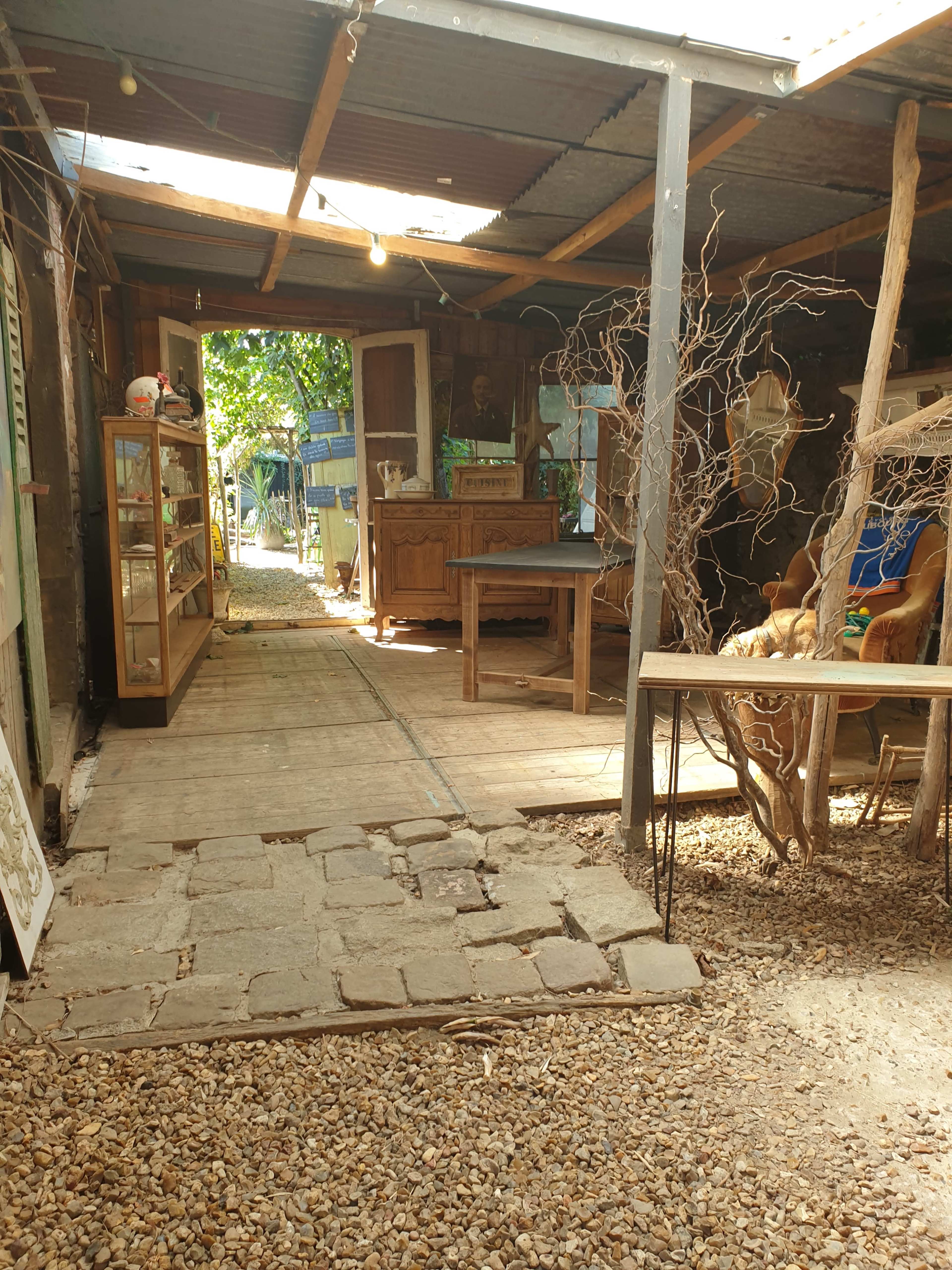 Hangar jardin esprit bohème guinguette Image in , Saint Gervais  en Belin