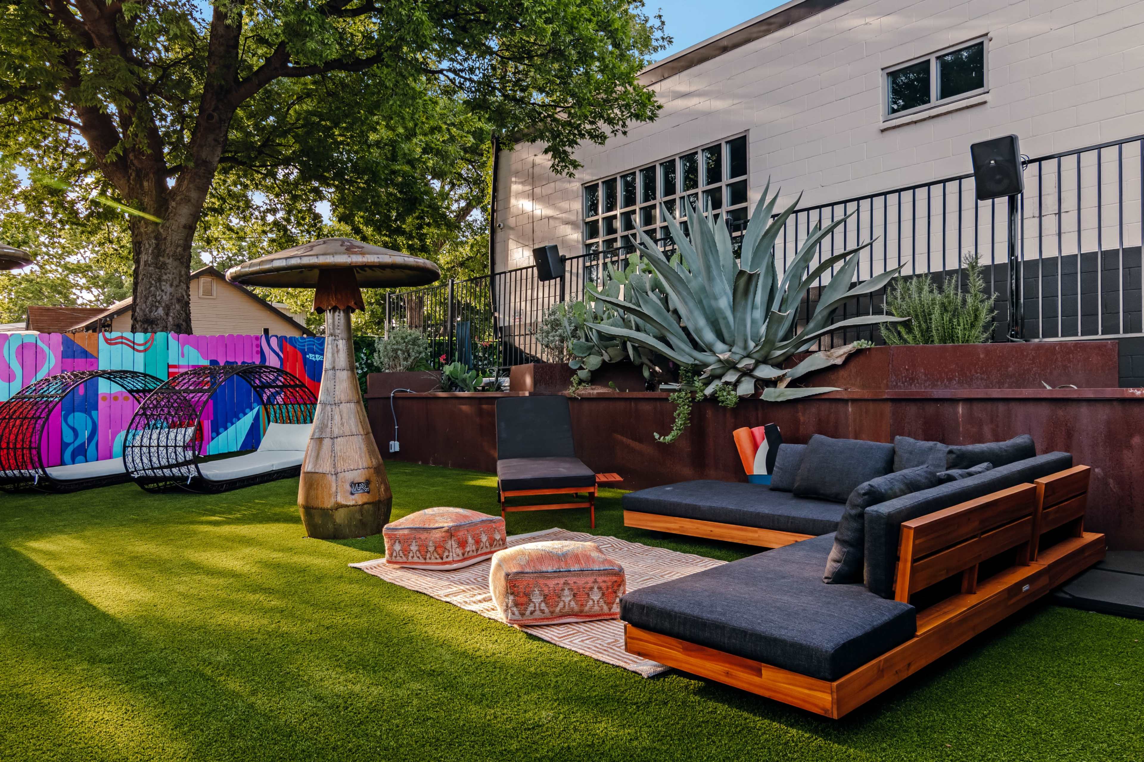 Immersive Bathhouse Experience with Sauna, Cold Plunge & Lounge Image in Govalle, austin, TX