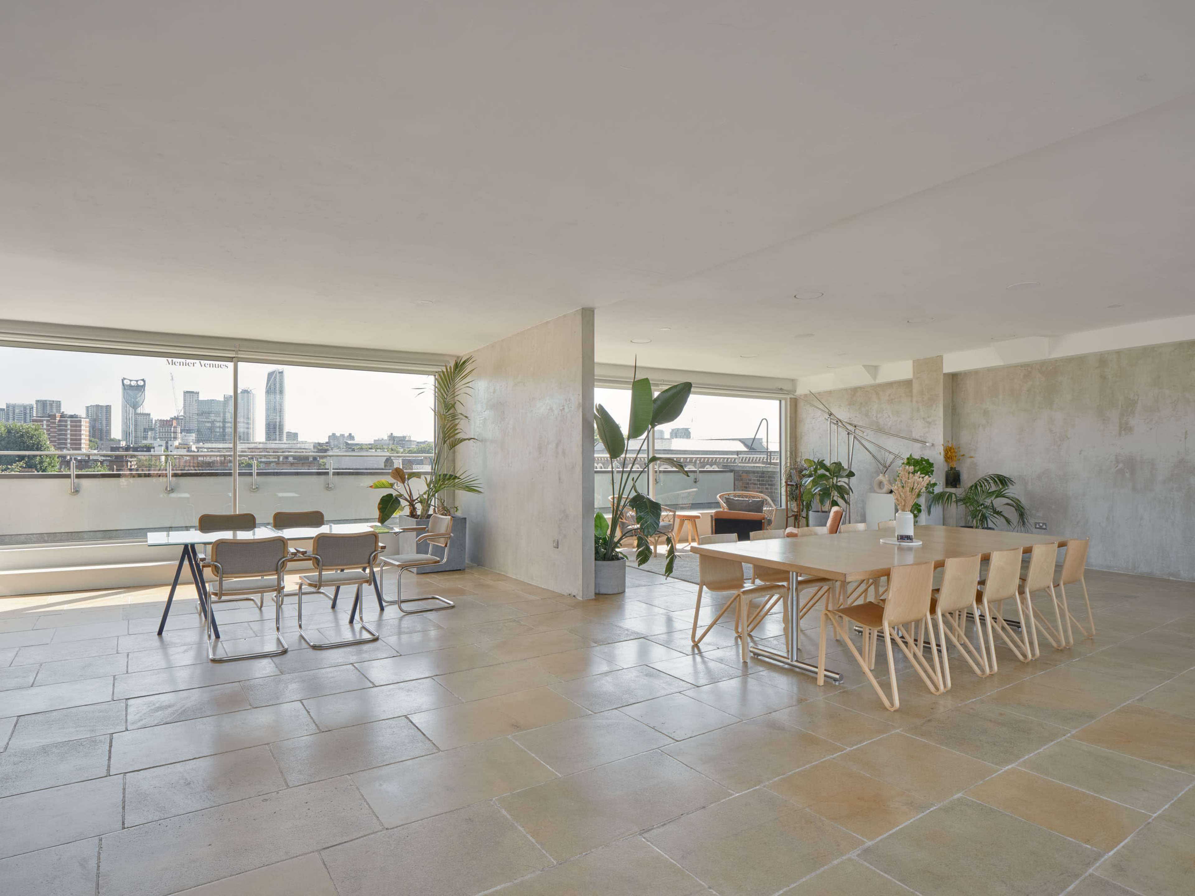 Penthouse with Spectacular City Views and an Abundance of Natural Light Image in London, London