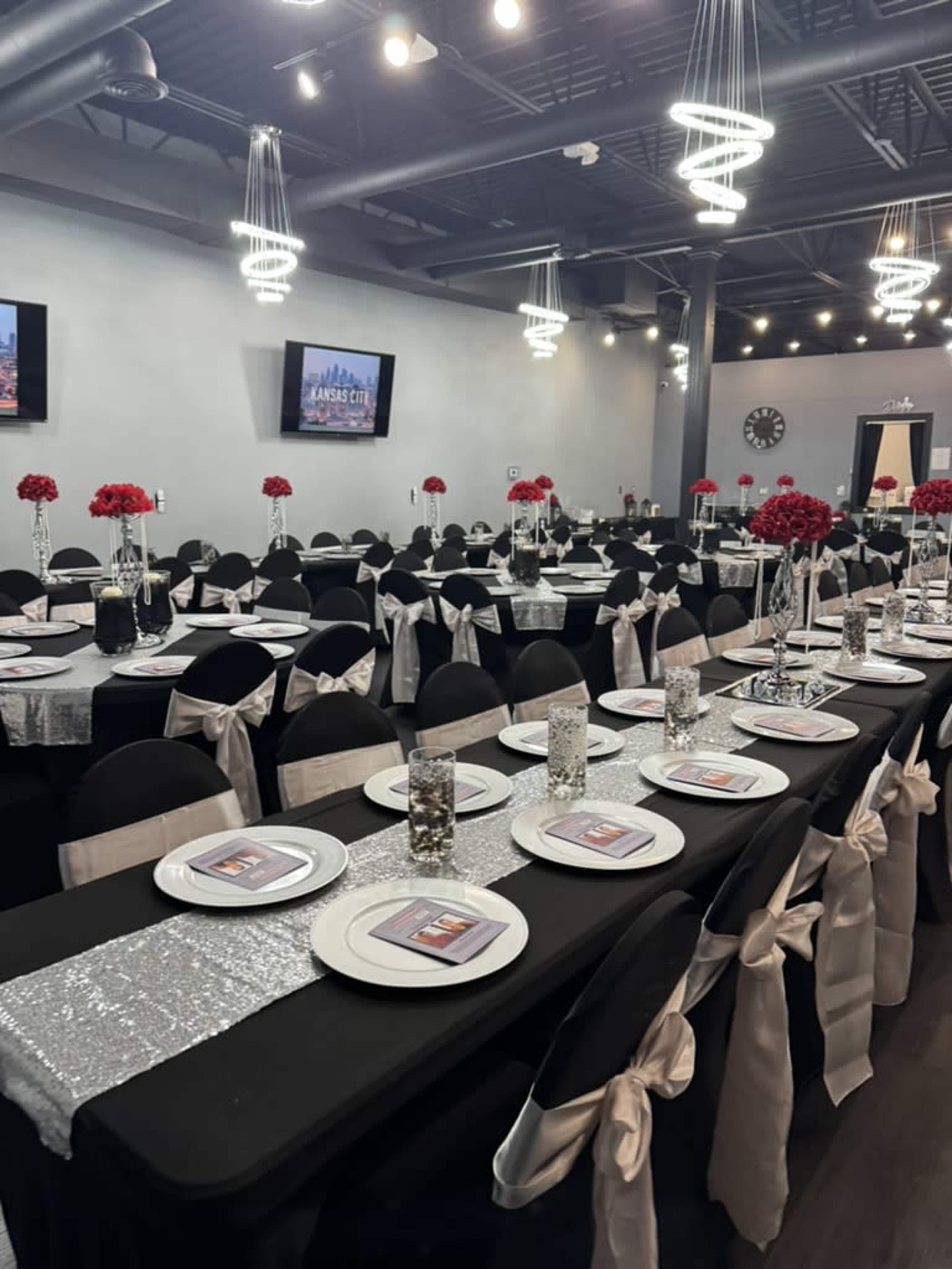Elegant Chic Event Space Image in Sni-A-Bar Township, Independence, MO