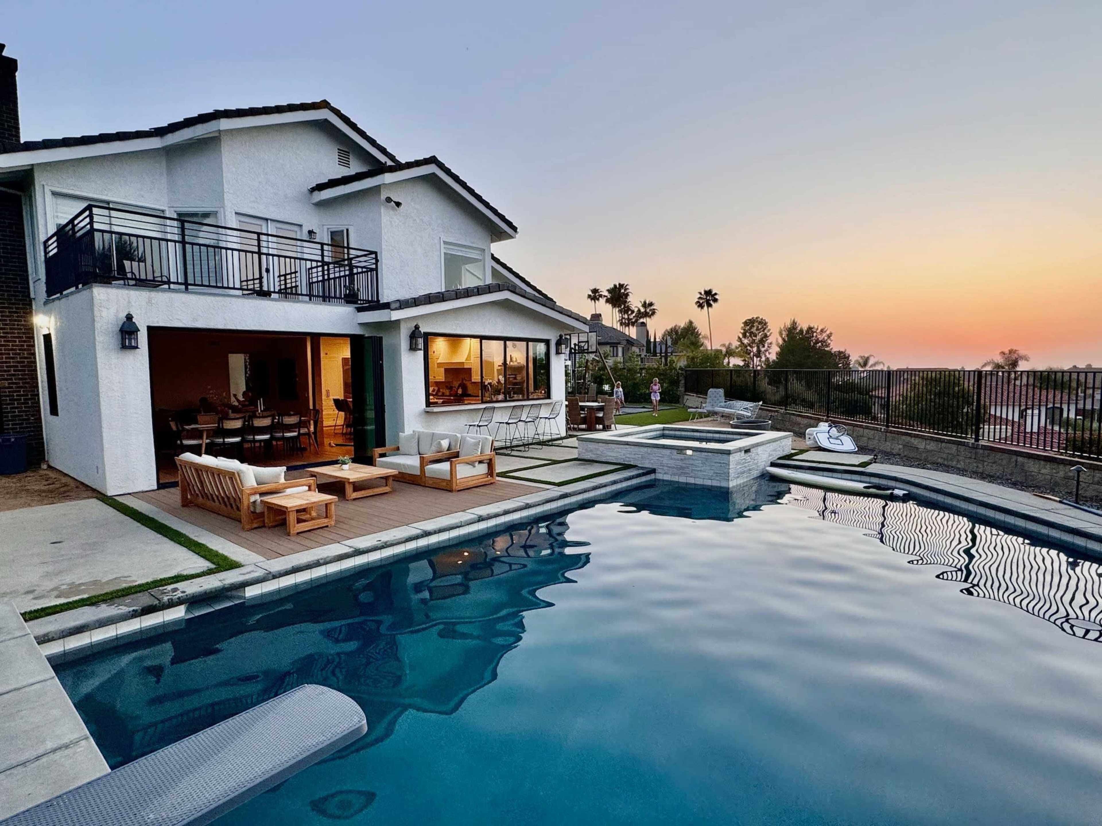 Spacious designer living area, large chef's kitchen, oversized pool, jacuzzi, with privacy and sunset views— perfect for entertaining! Image in Mission Viejo, Mission Viejo, CA