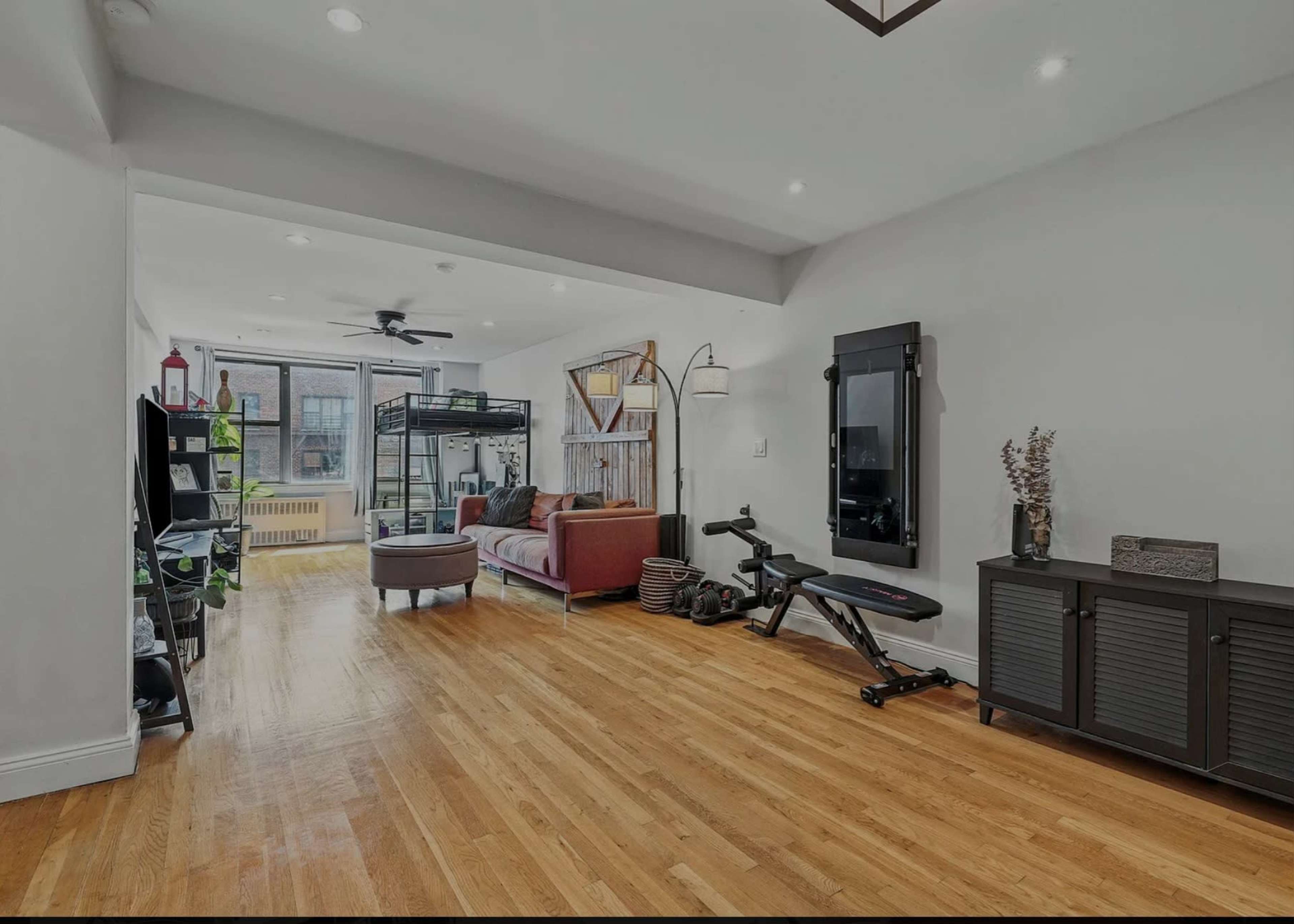 Beautiful hard wood floors large open. Concept 1 bedroom Image in Ossining, Ossining, NY